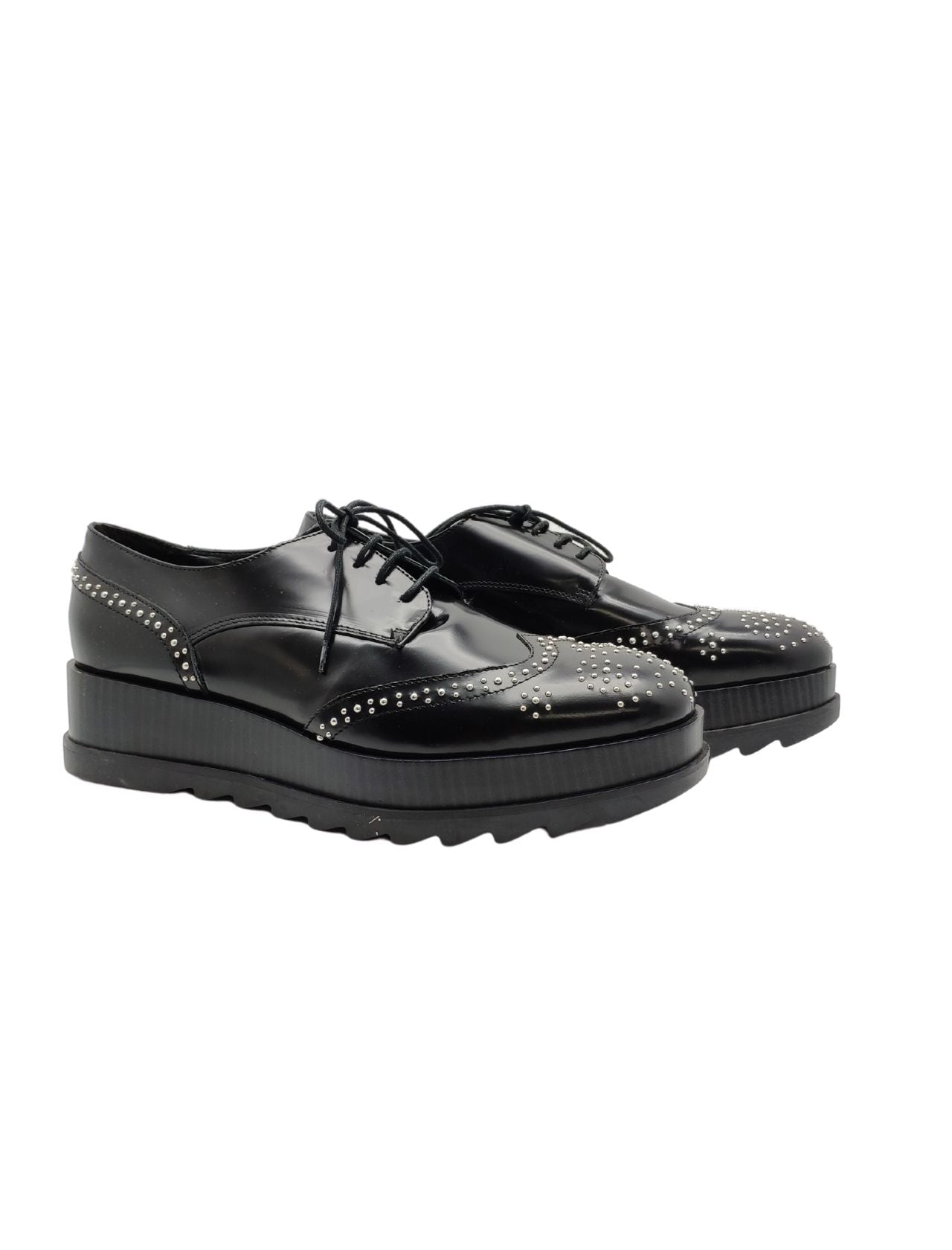Chaussures à lacets pour femmes en cuir noir avec clous et compensées