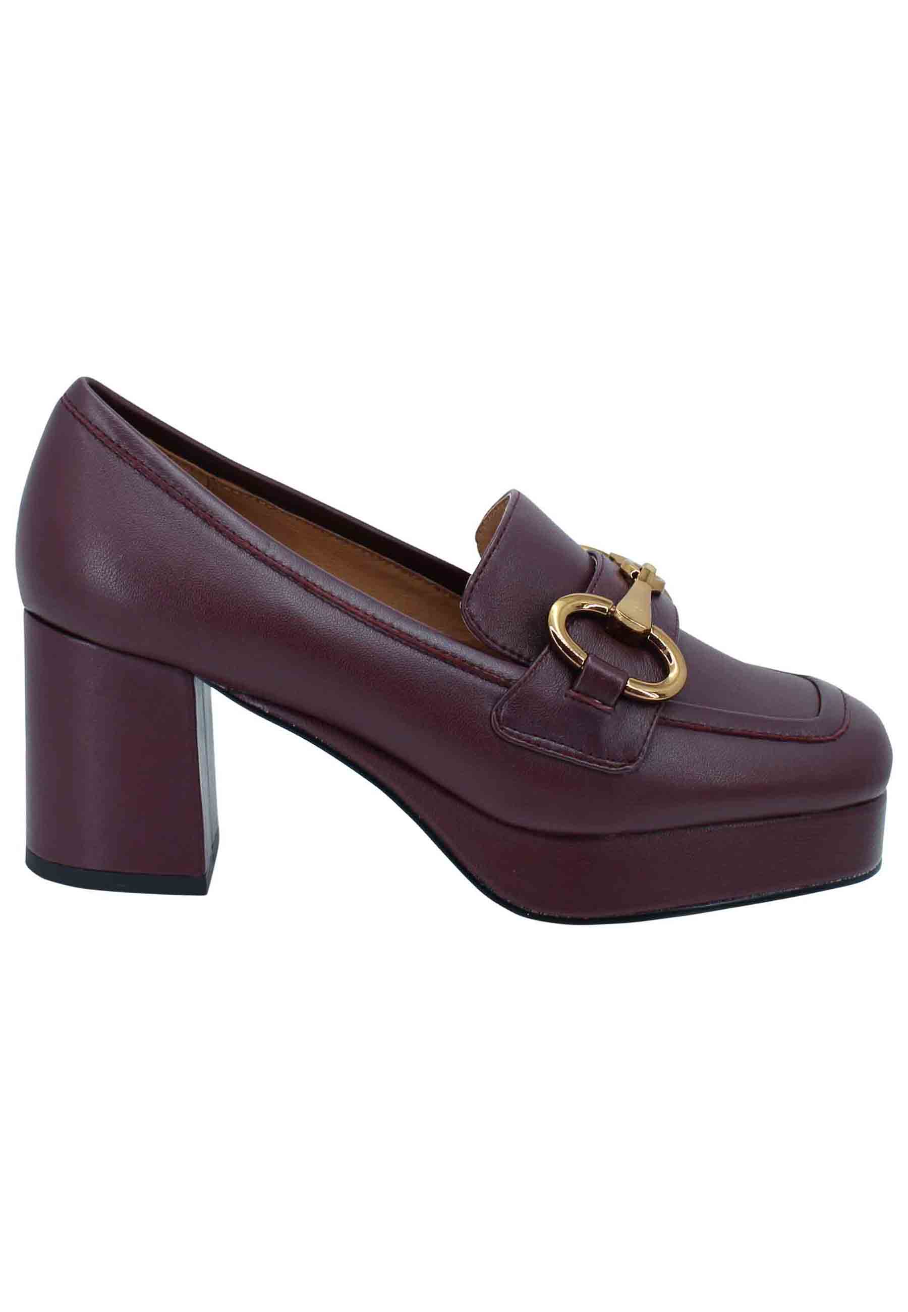 Women's moccasins in burgundy leather with gold clamp heel and platform