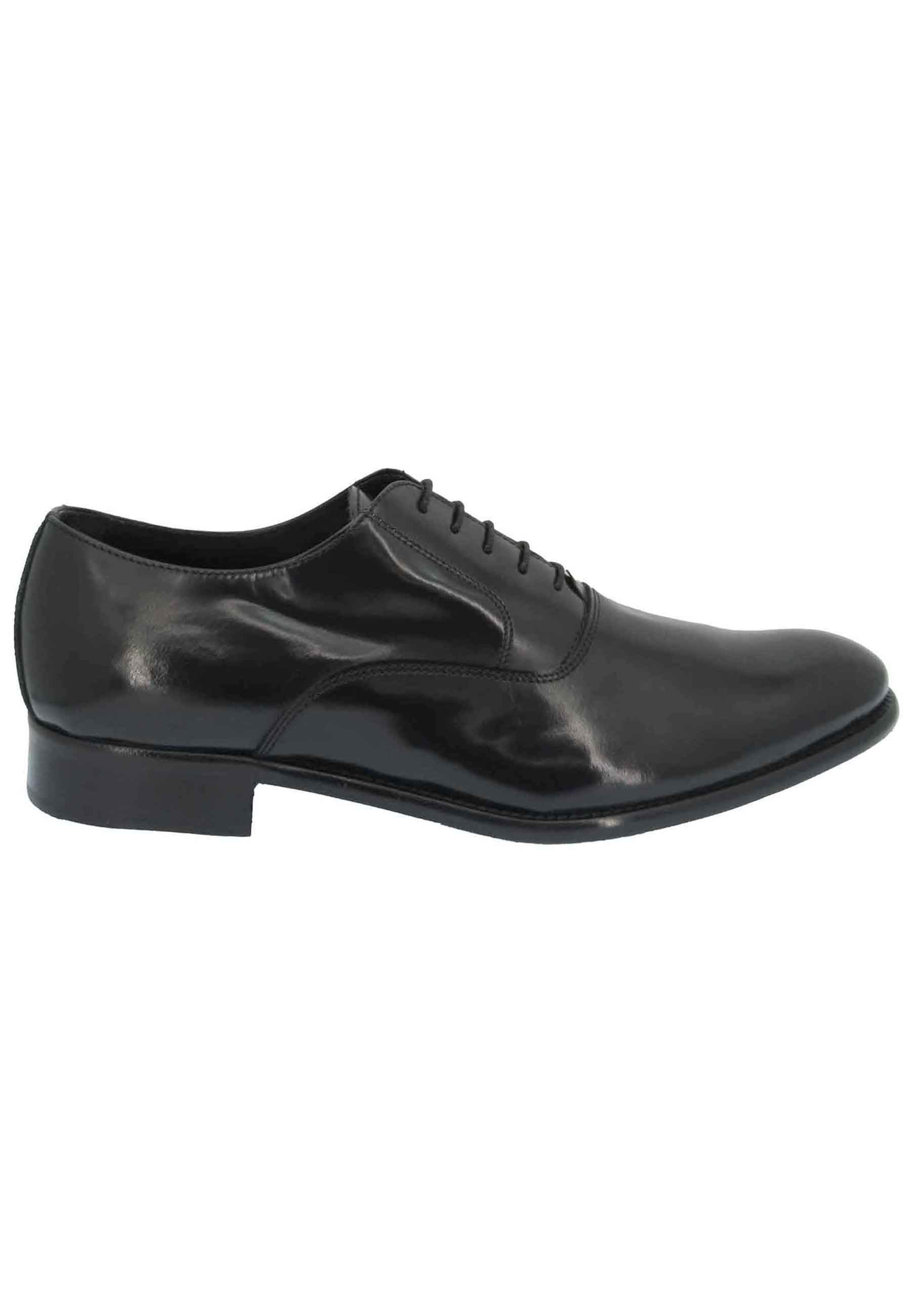 Men's lace-ups in shiny black leather with leather sole