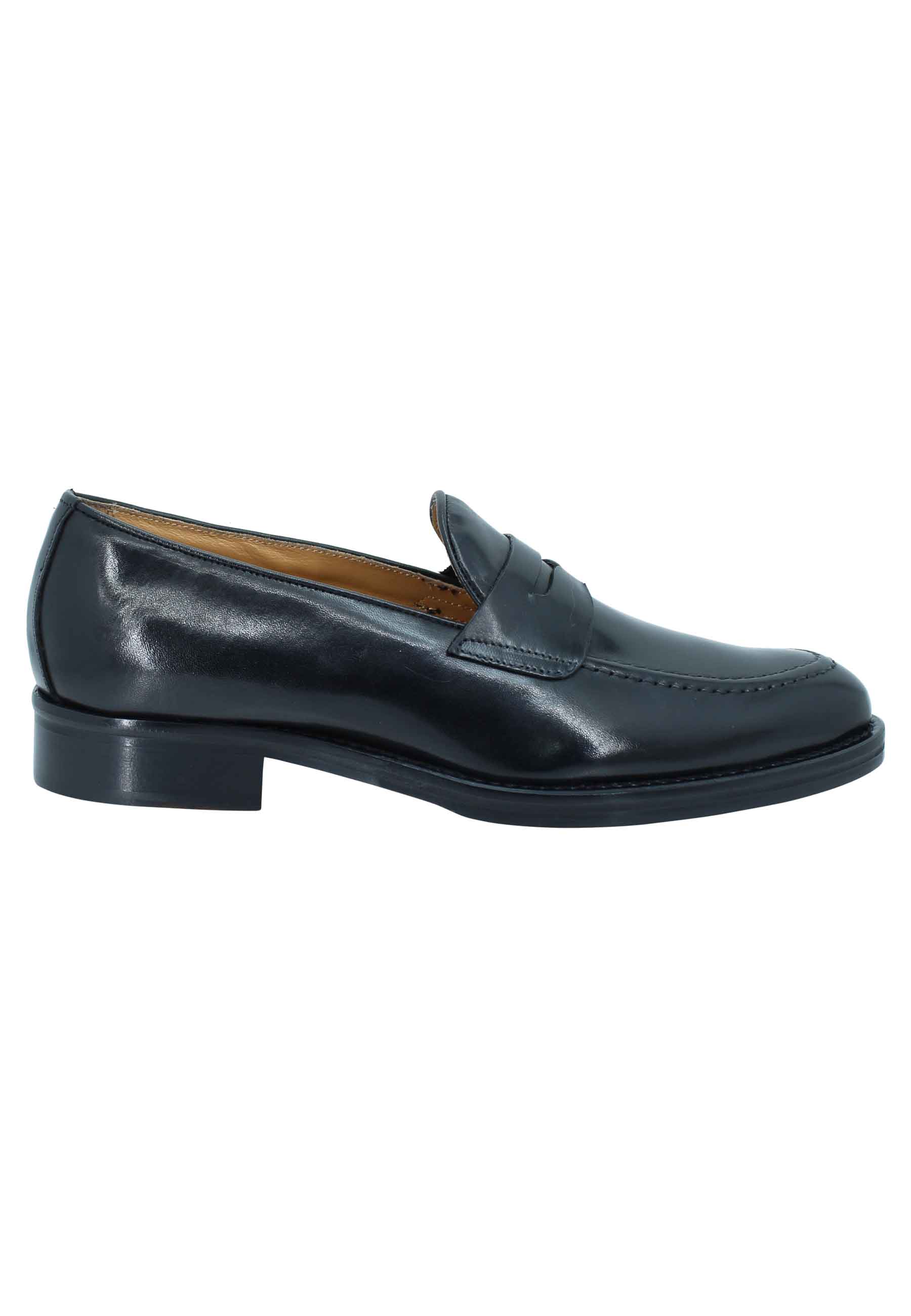 Men's black leather loafers with tapered toe and leather sole