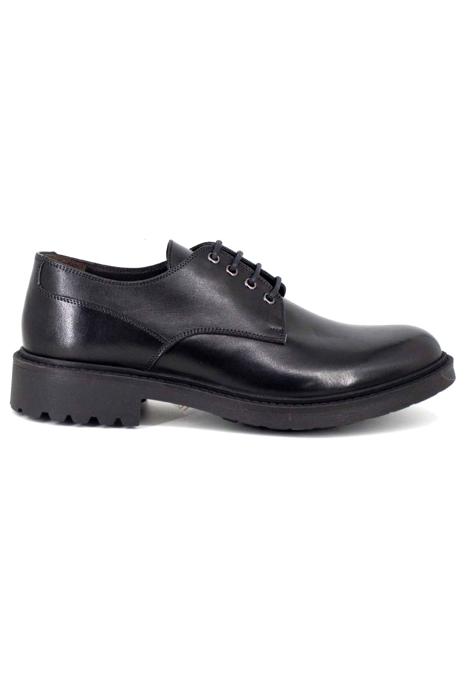 Men's opaque black leather lace-ups with rubber sole