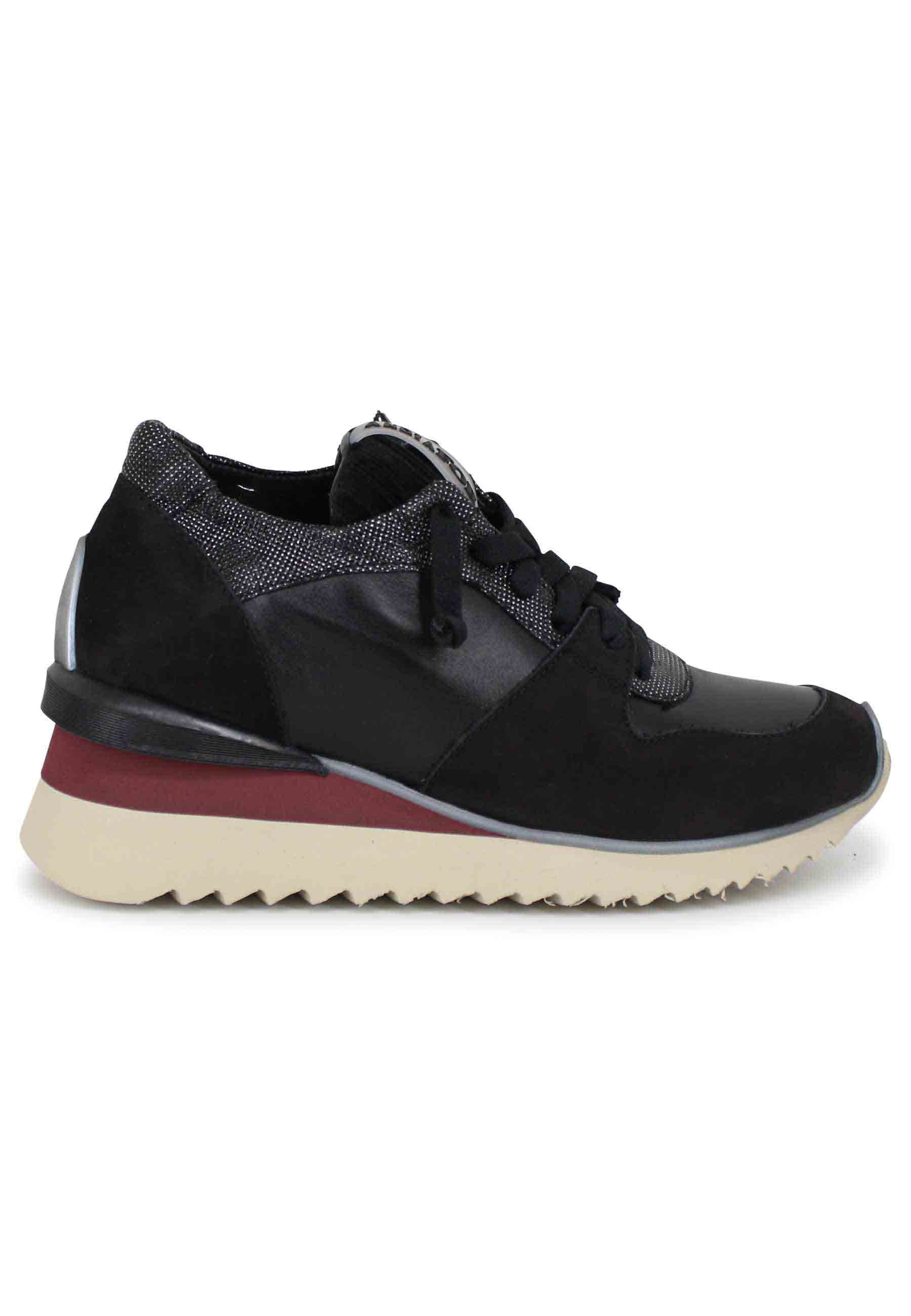 Spatarella Sneakers donna in pelle nera con fondo zeppa