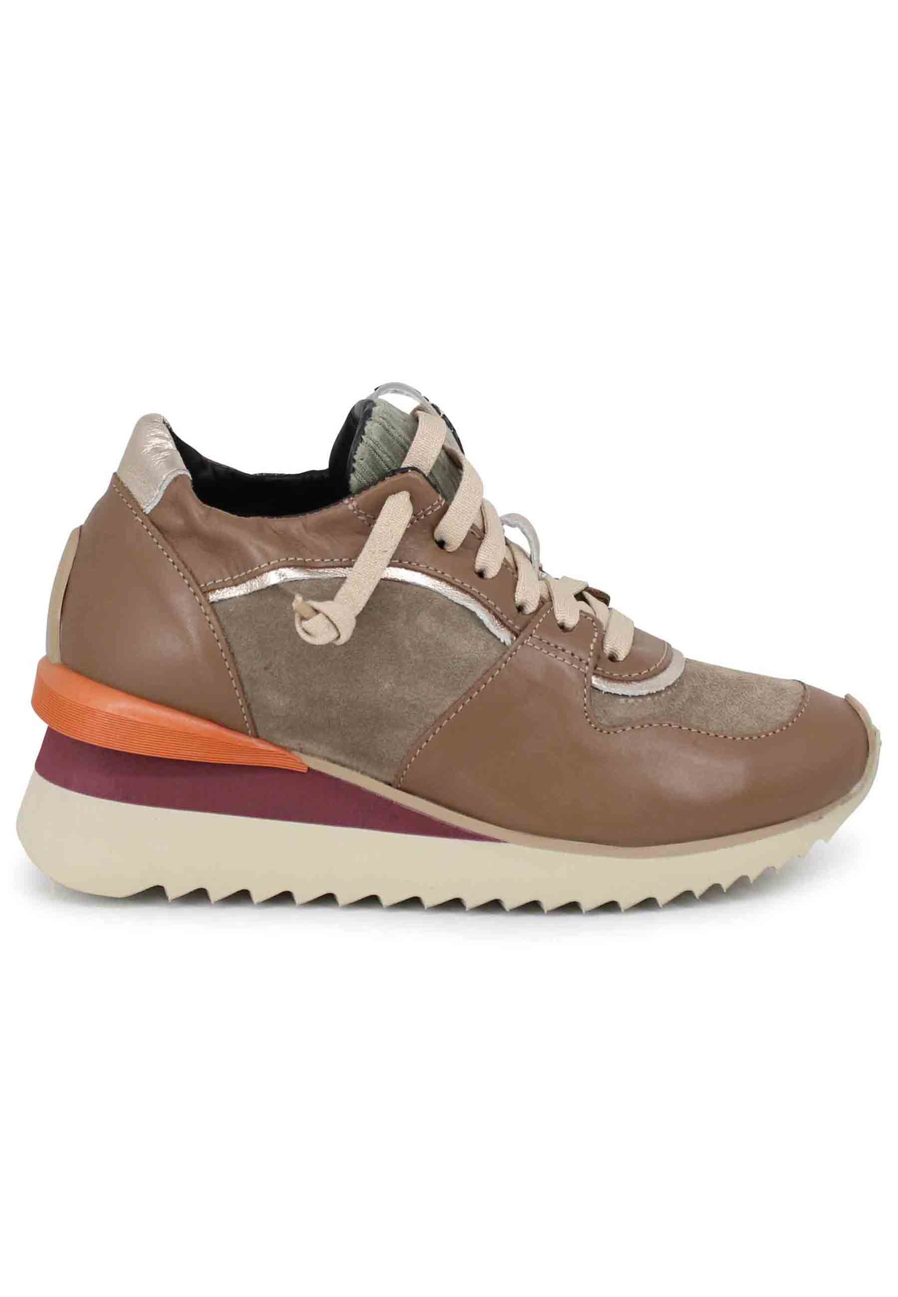 Spatarella Sneakers donna in pelle taupe con fondo zeppa