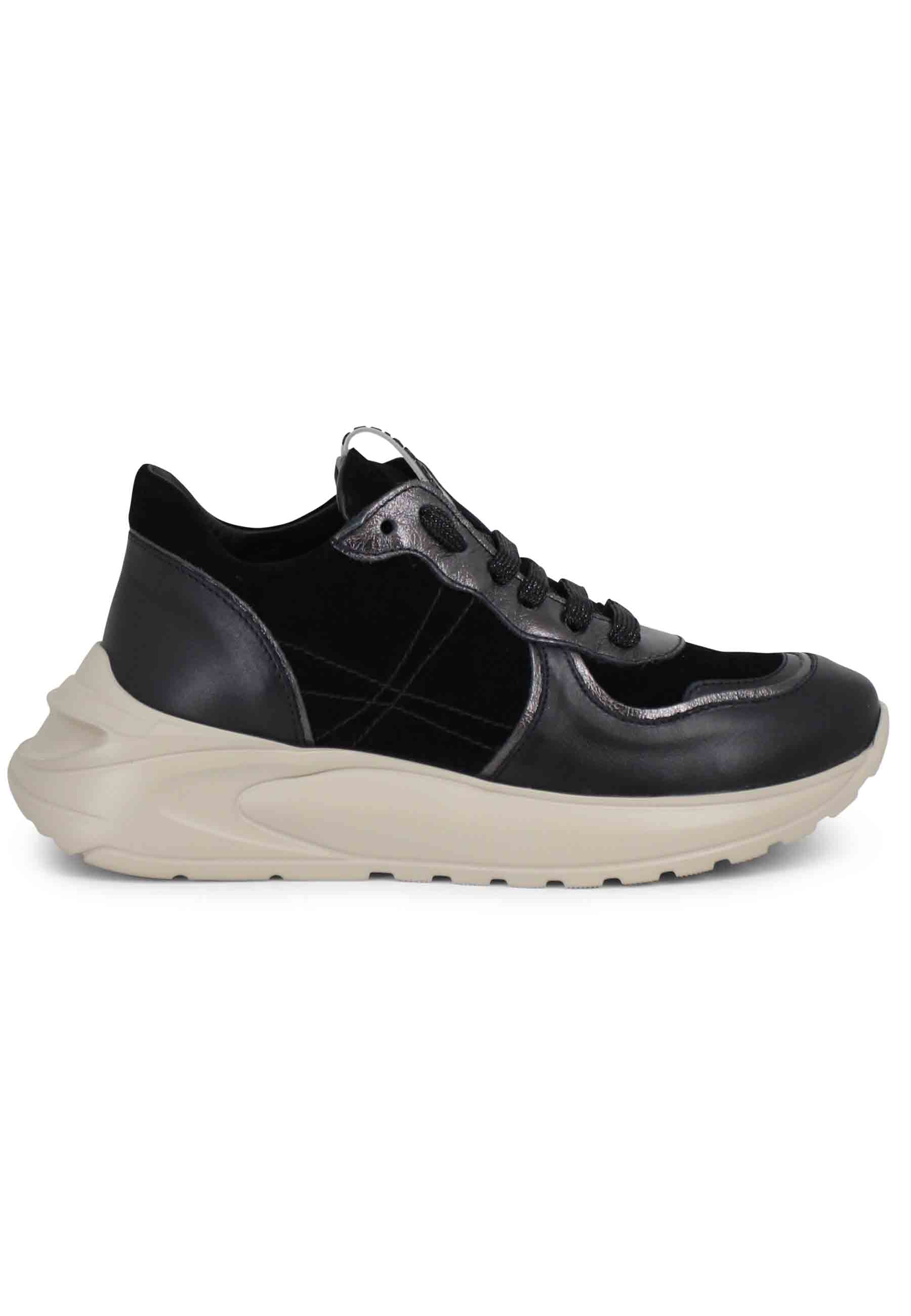 Women's black leather sneakers with rubber sole