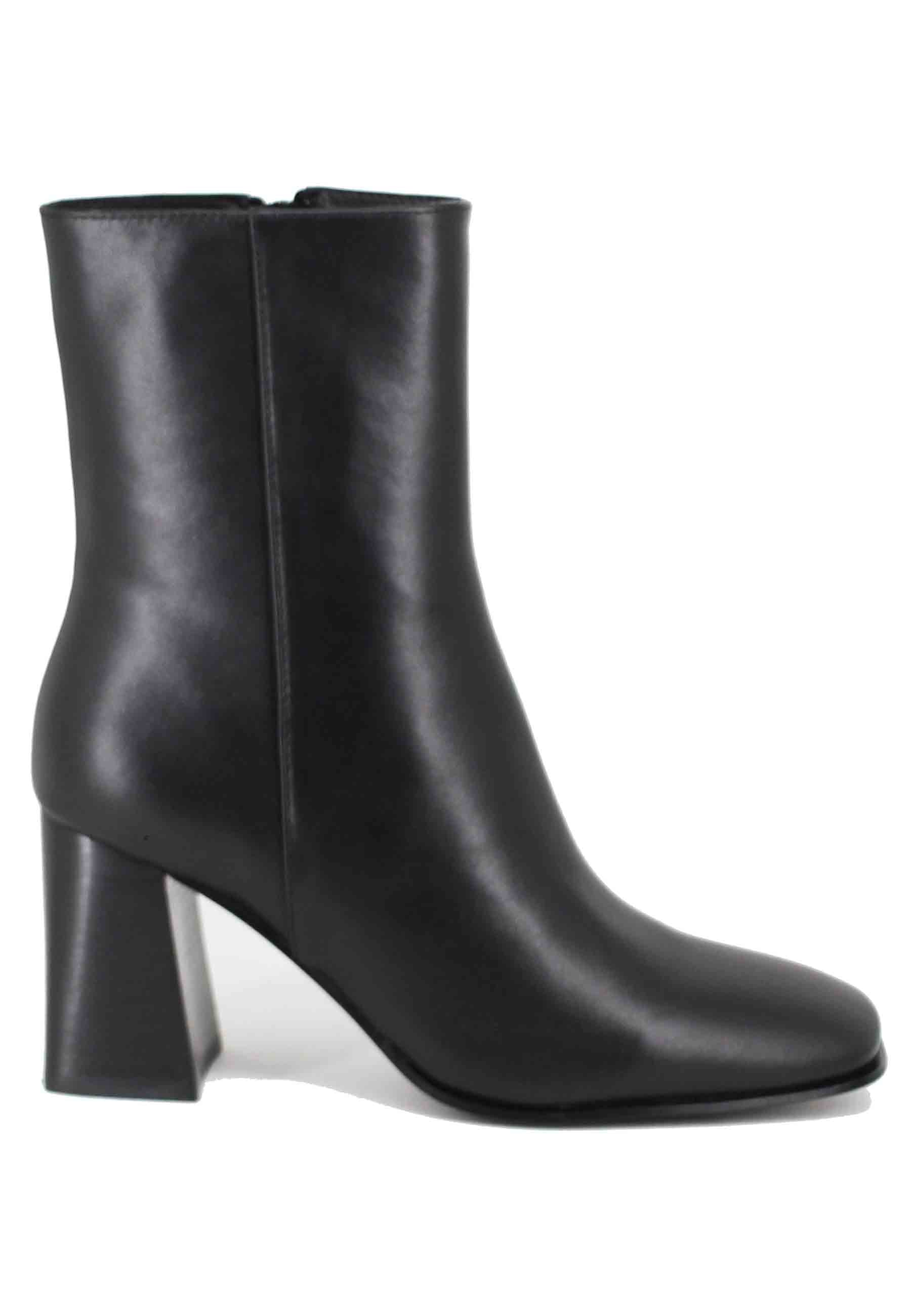 Bottines femme en cuir noir à talon haut et bout carré