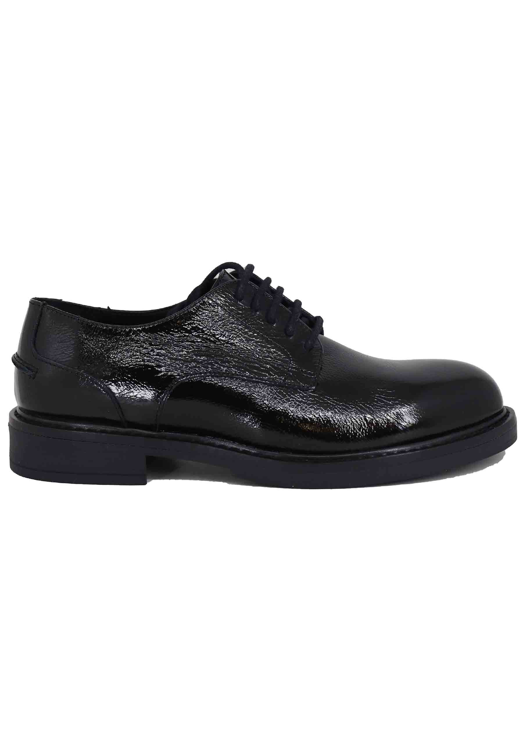 Women's lace-ups in black naplack leather with rubber sole and low heel