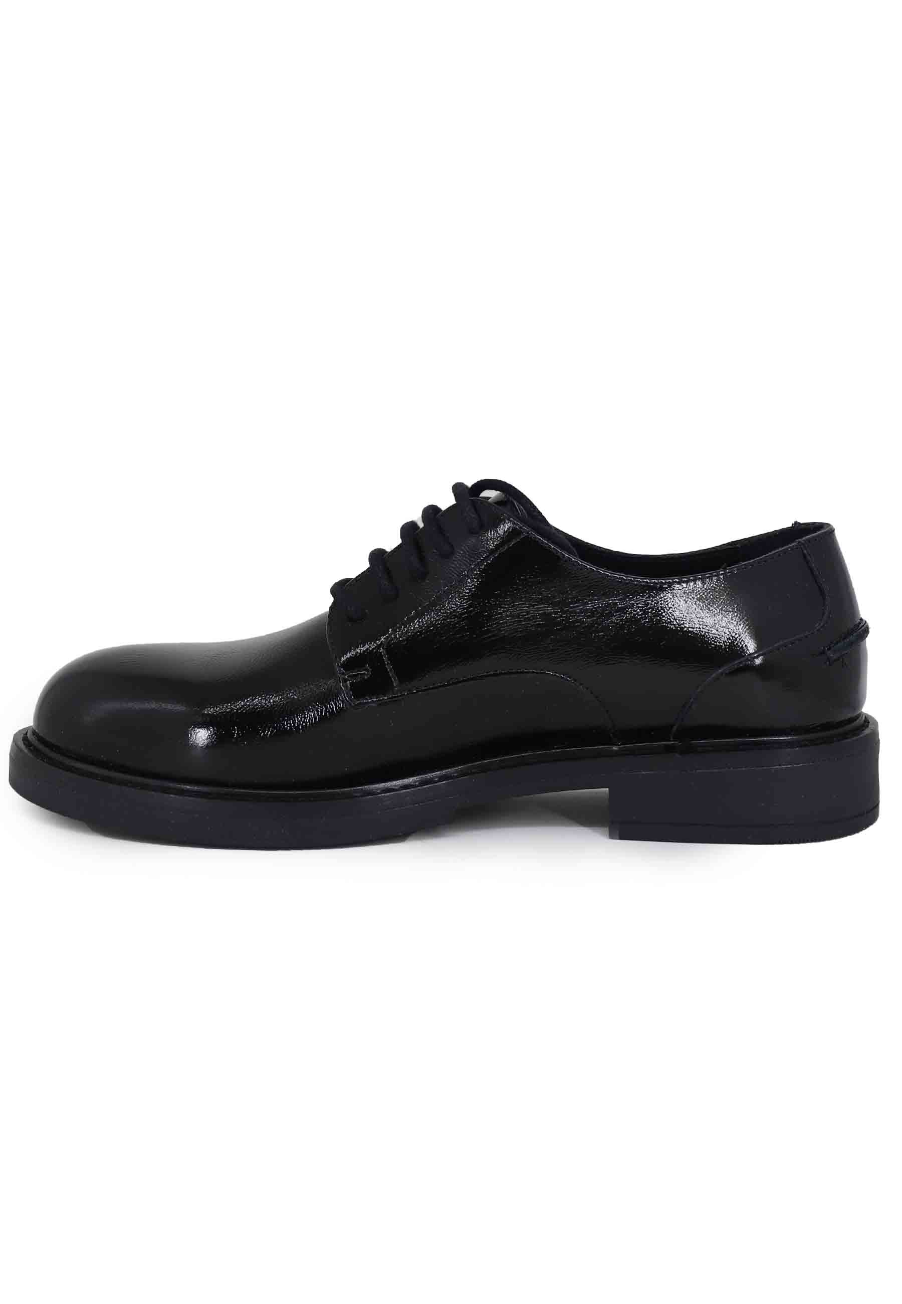 Women's lace-ups in black naplack leather with rubber sole and low heel