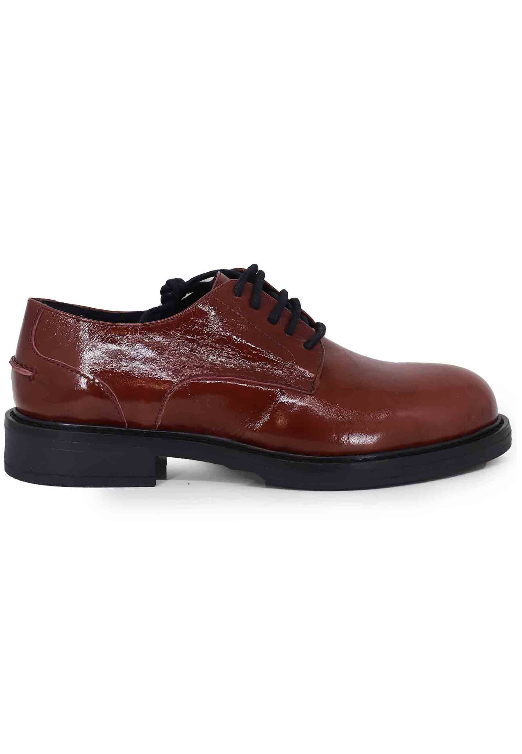 Women's lace-ups in burgundy naplack leather with rubber sole and low heel