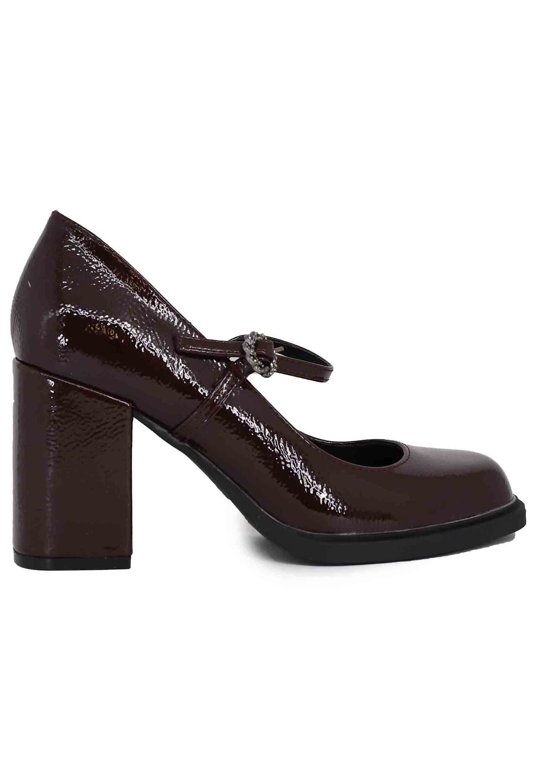 Women's burgundy patent pumps with high heel and round toe