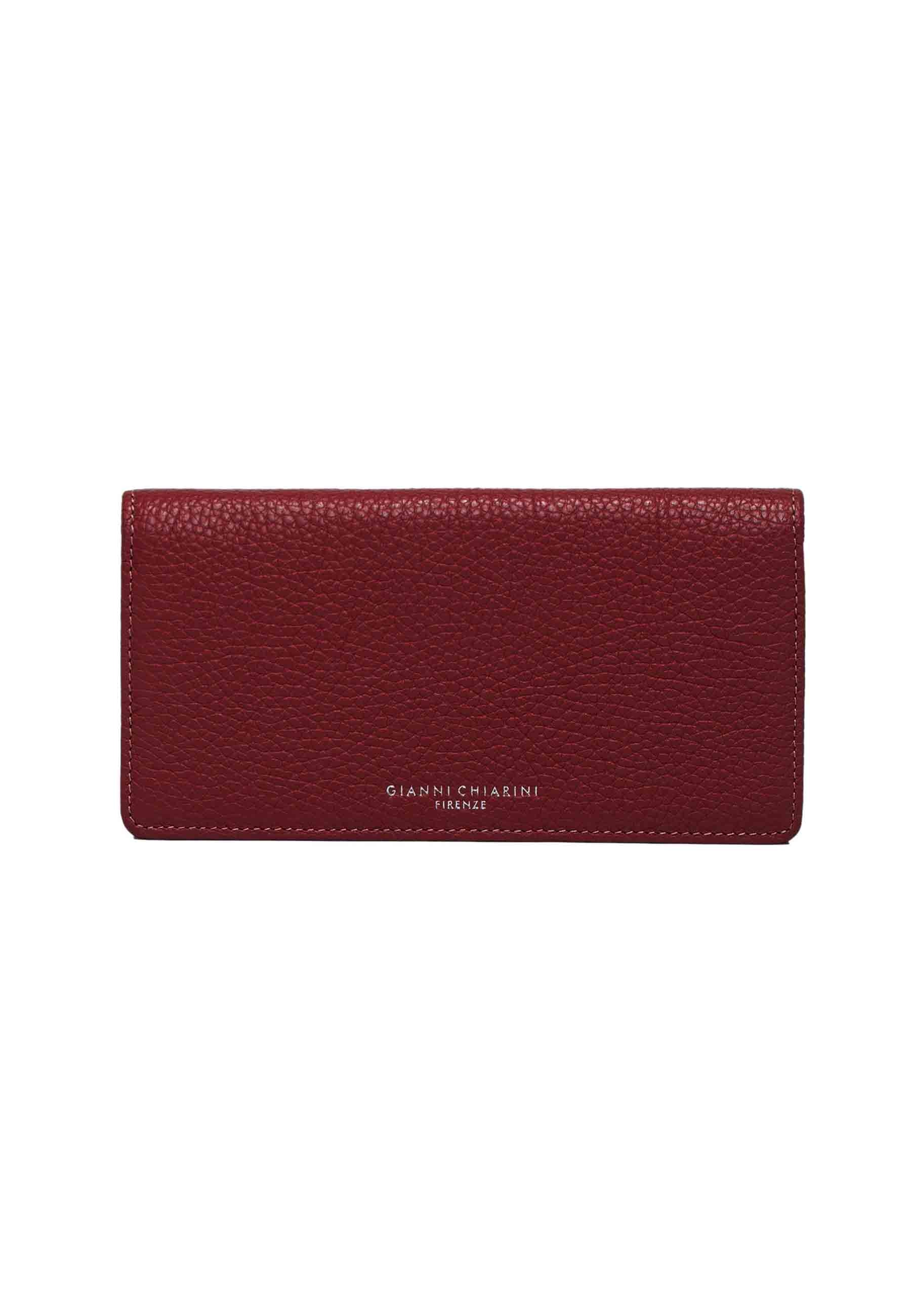 Women's wallet in burgundy hammered leather with closing button