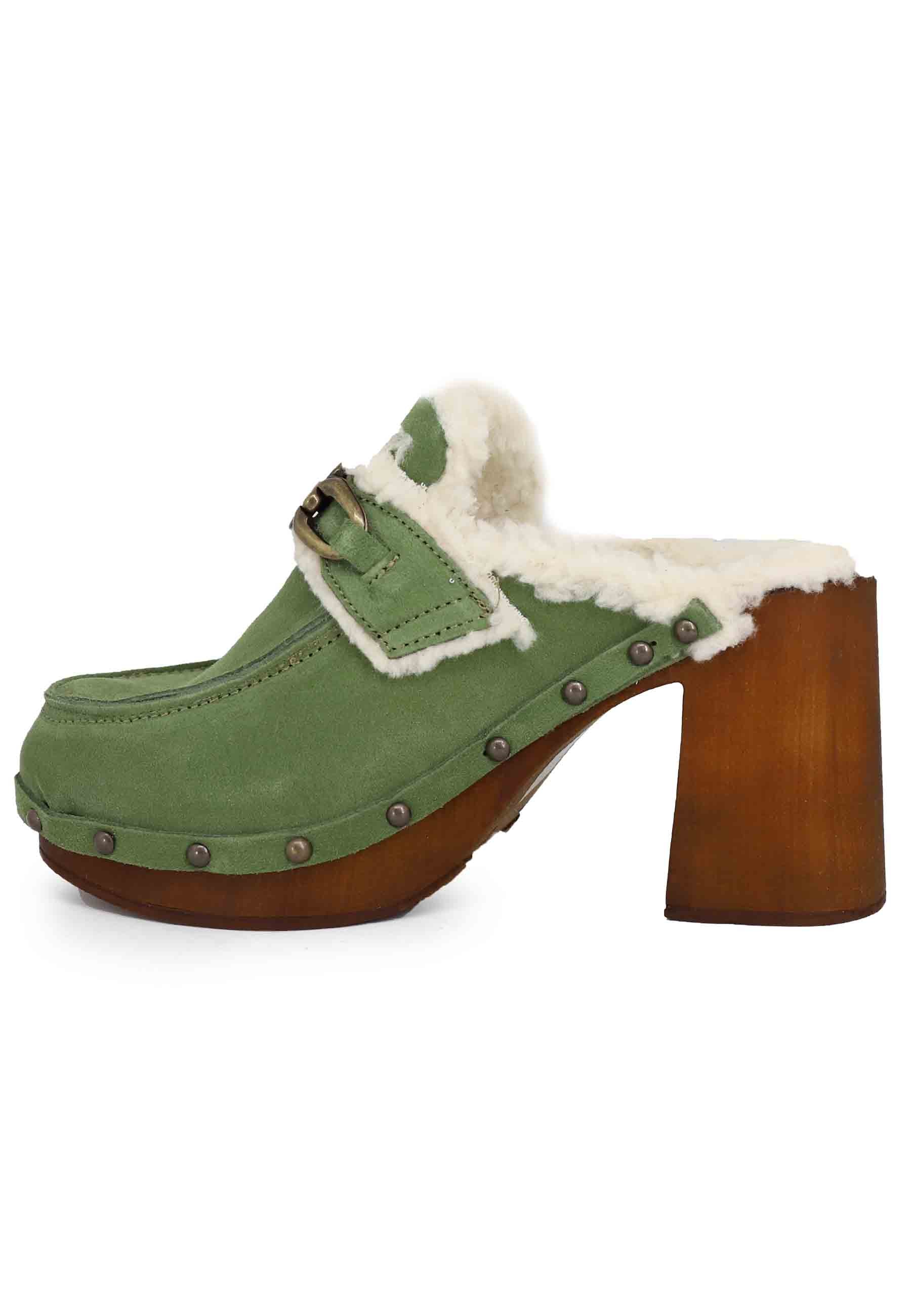 Women's clogs in green suede with eco fur lining and high heel