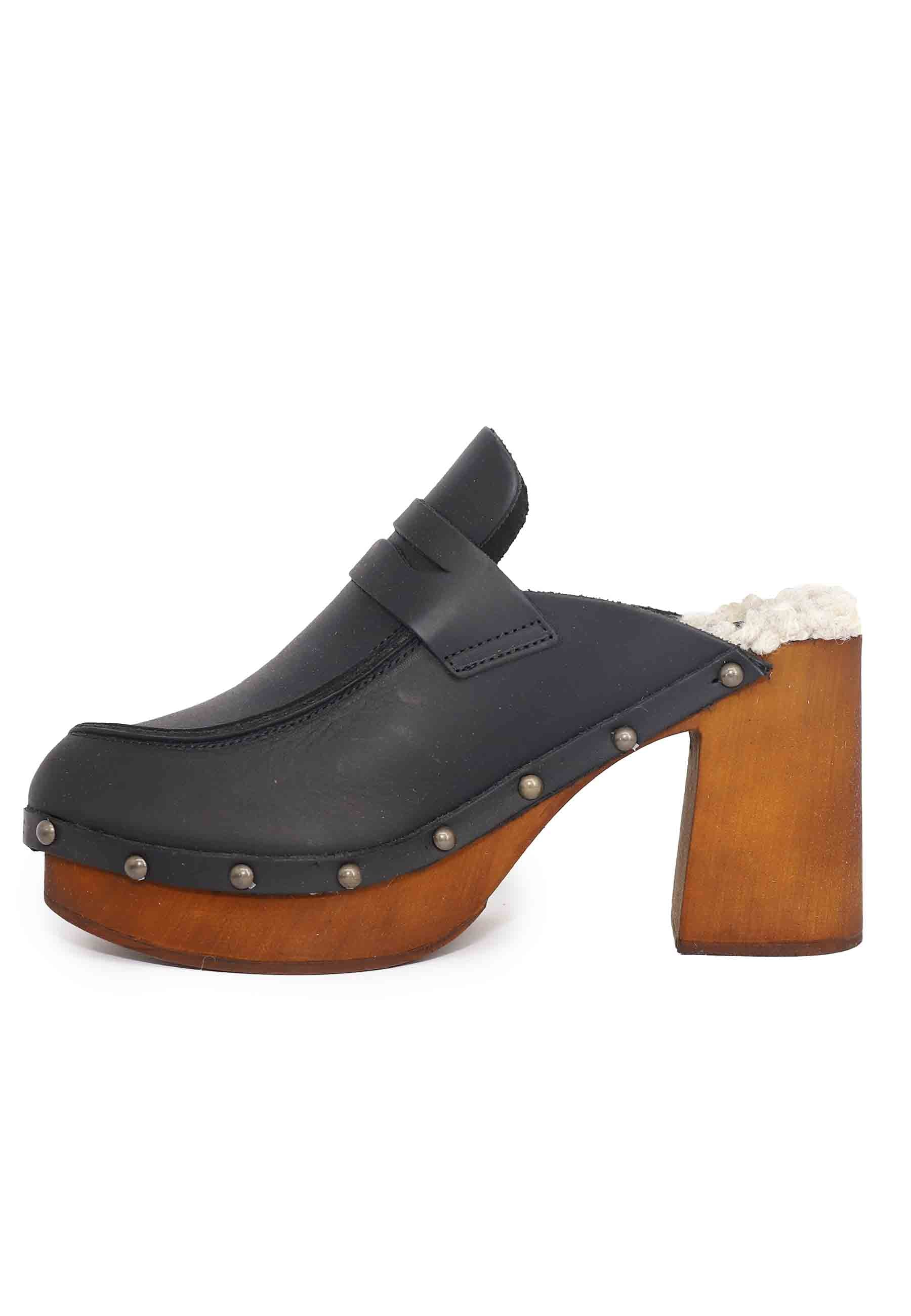 Women's clogs in black leather with eco fur insole and high heel