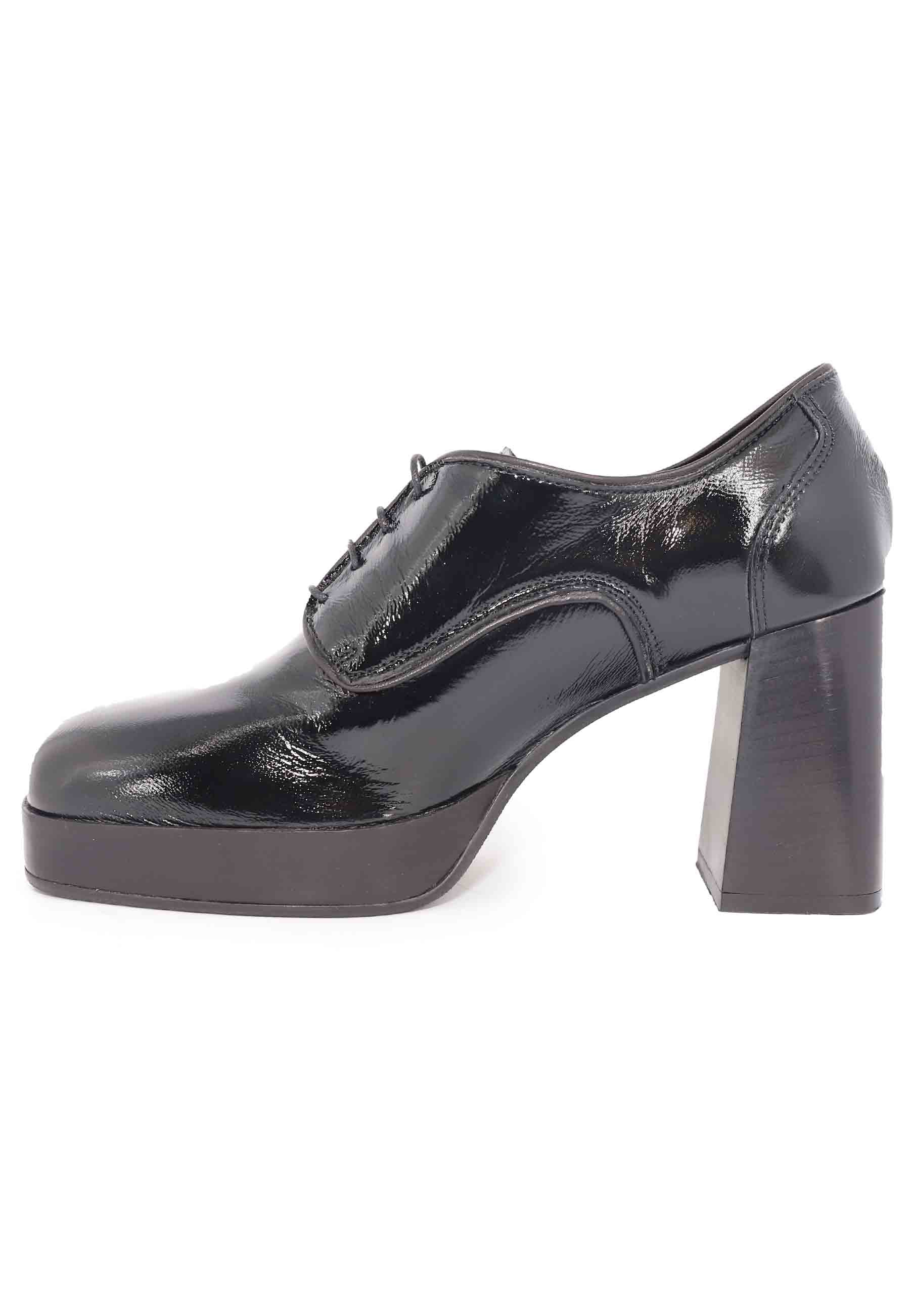 Women's black patent leather lace-ups with high heel and platform