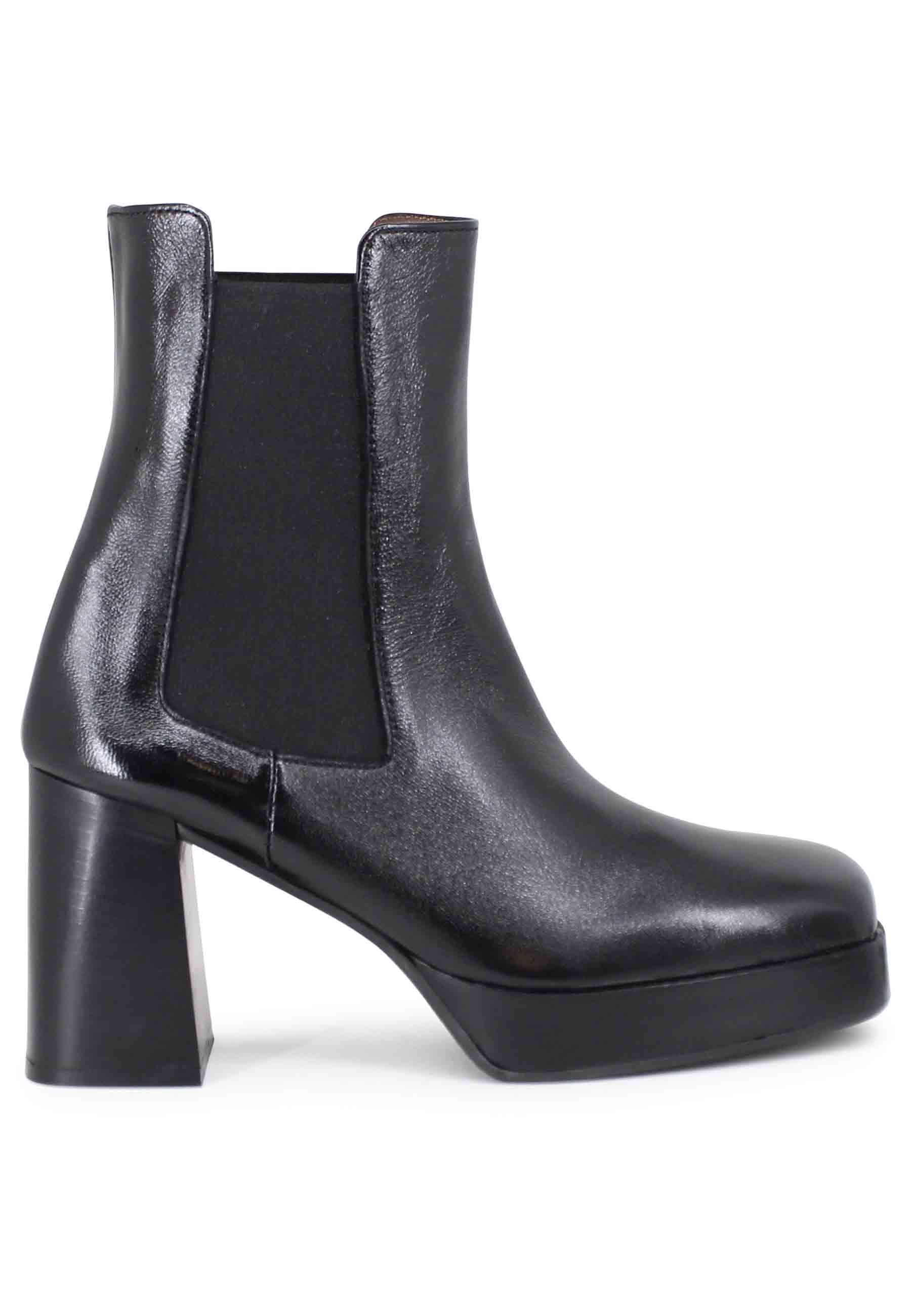 Women's Beatles ankle boots in black leather with heel and platform