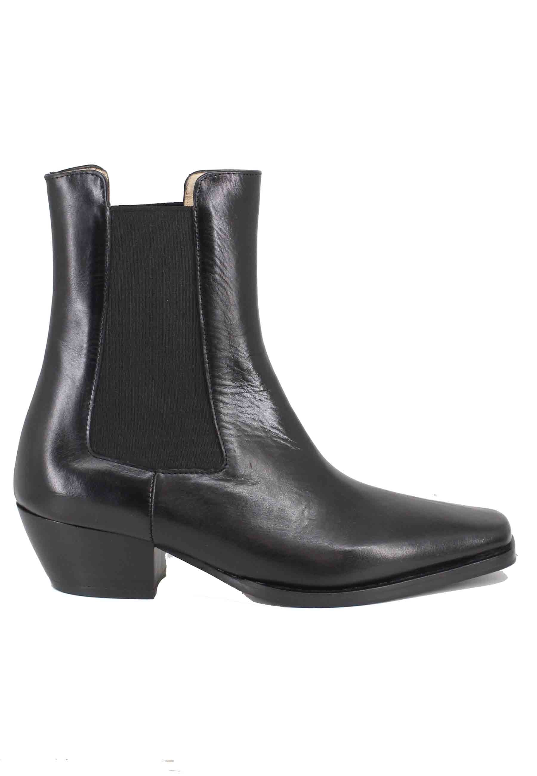Women's chelsea boot in black leather with square toe