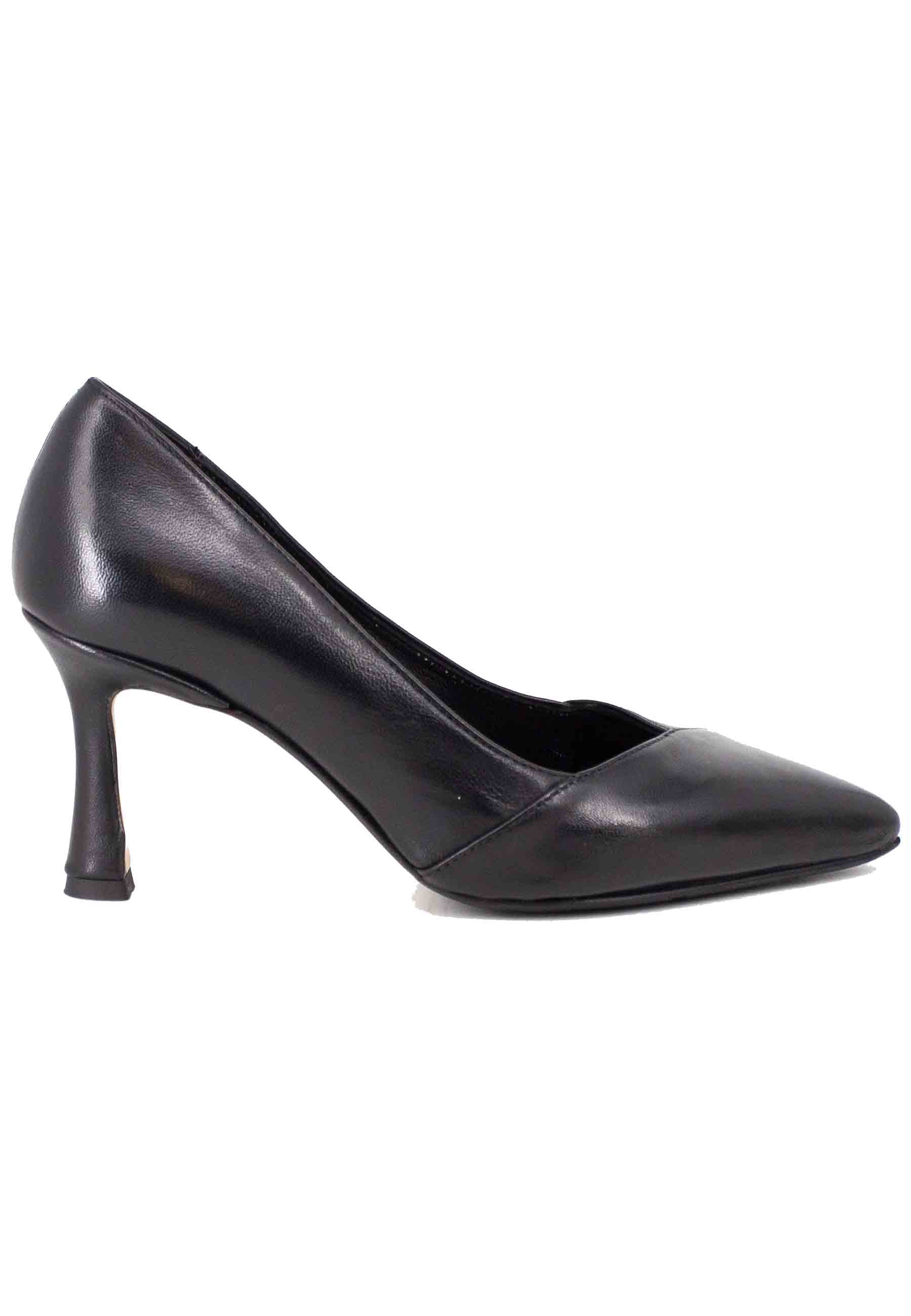 Women's high heel black leather pumps