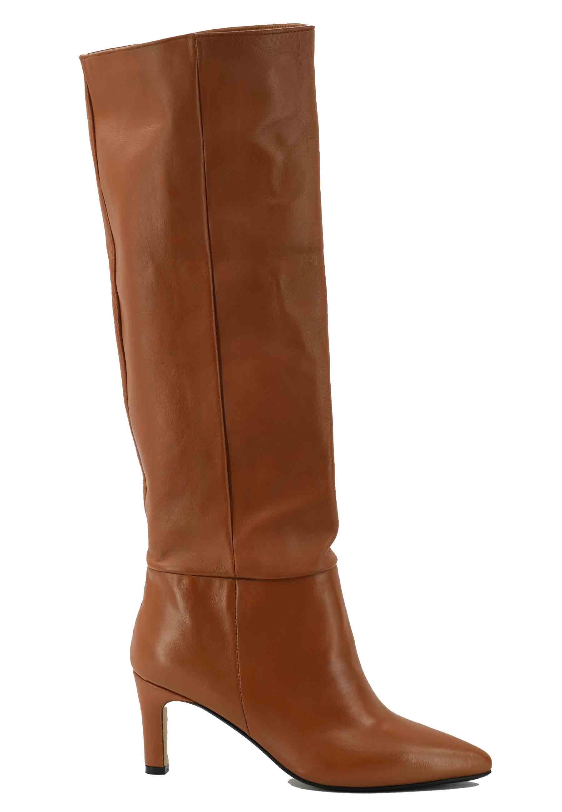 Bottines tube pour femmes en cuir beige à talon moyen