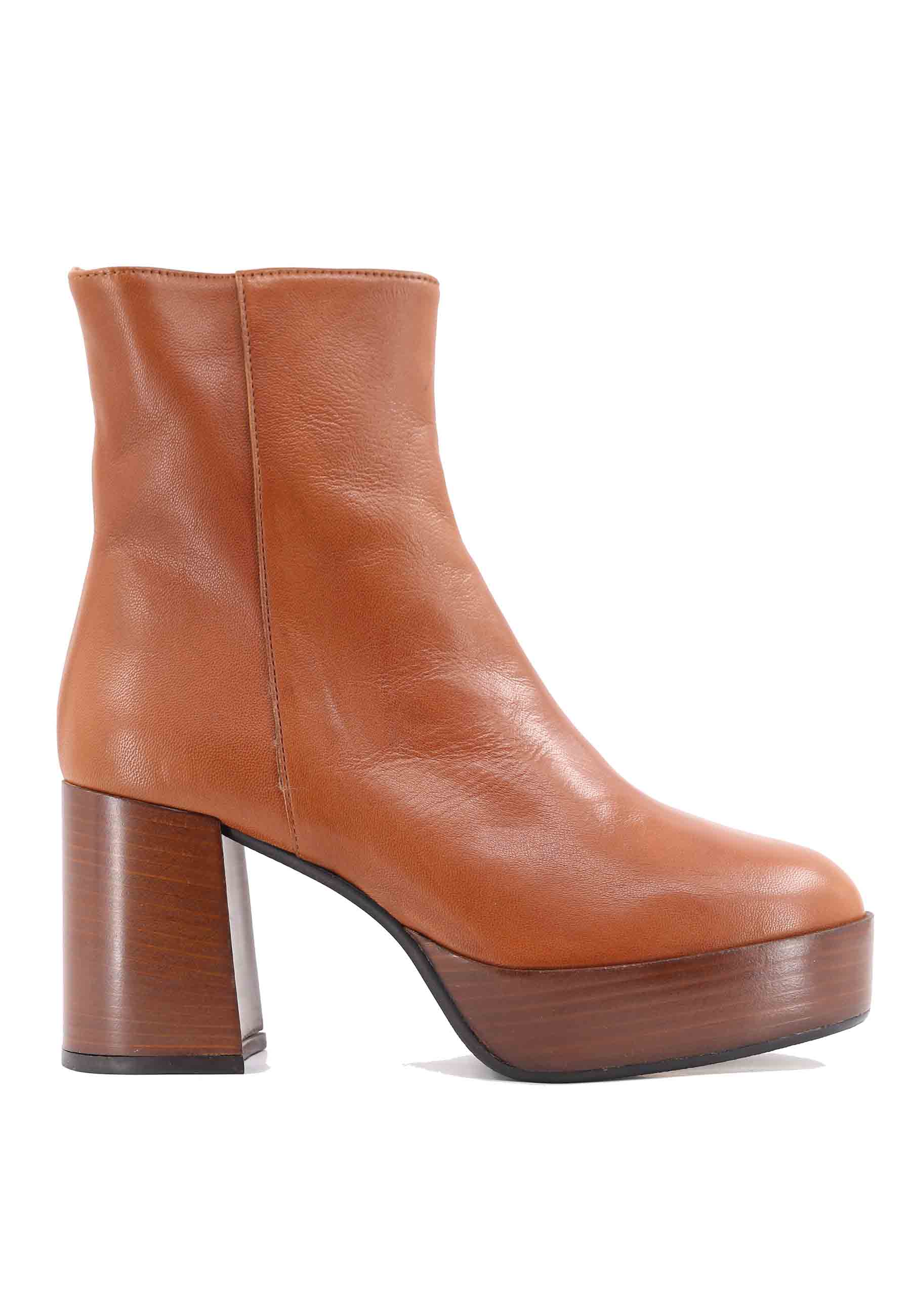 TR1556 ankle boots in tan leather with high heel and platform with side zip closure