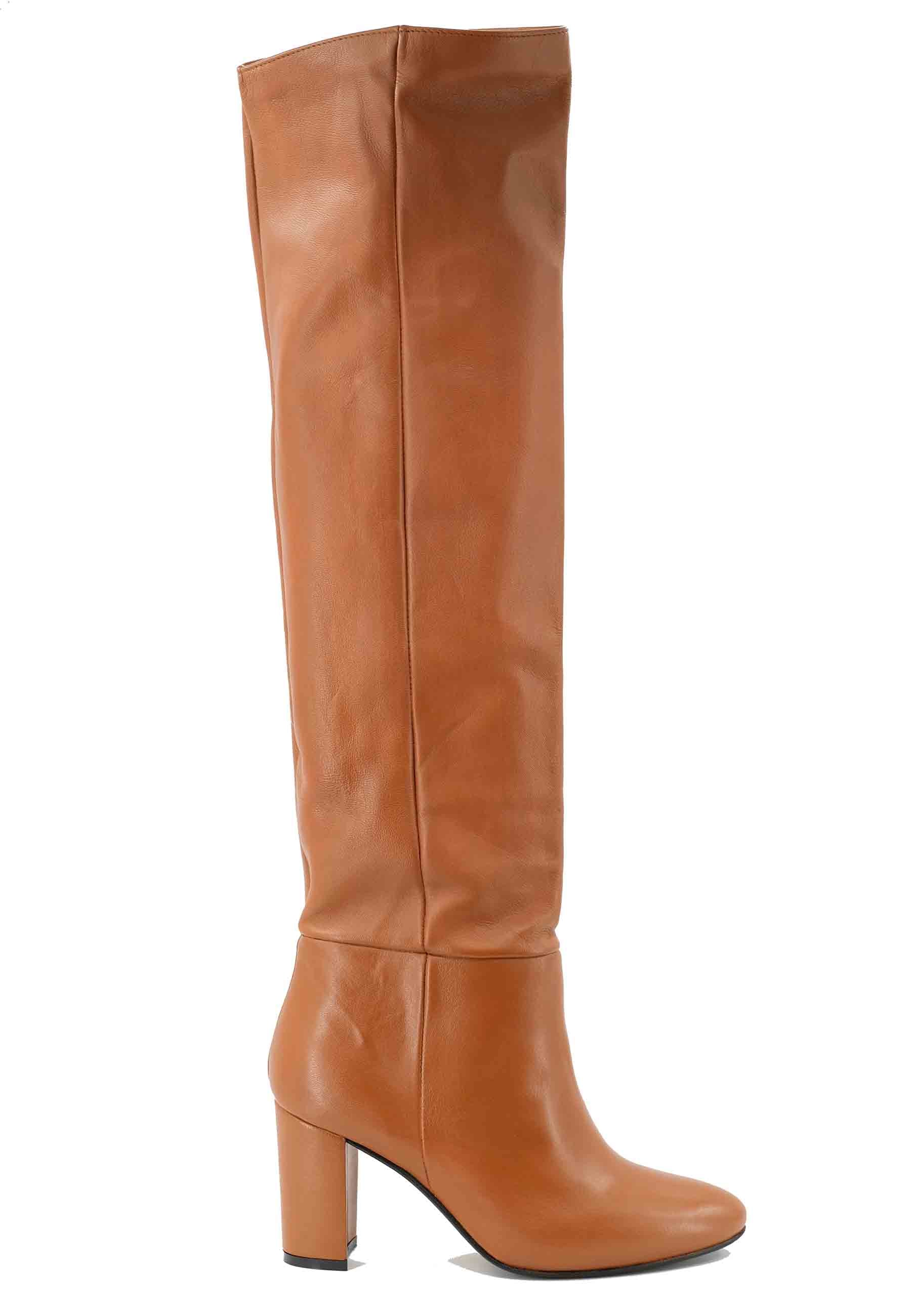 ST1591 tube boots in tan leather with covered heel and round toe