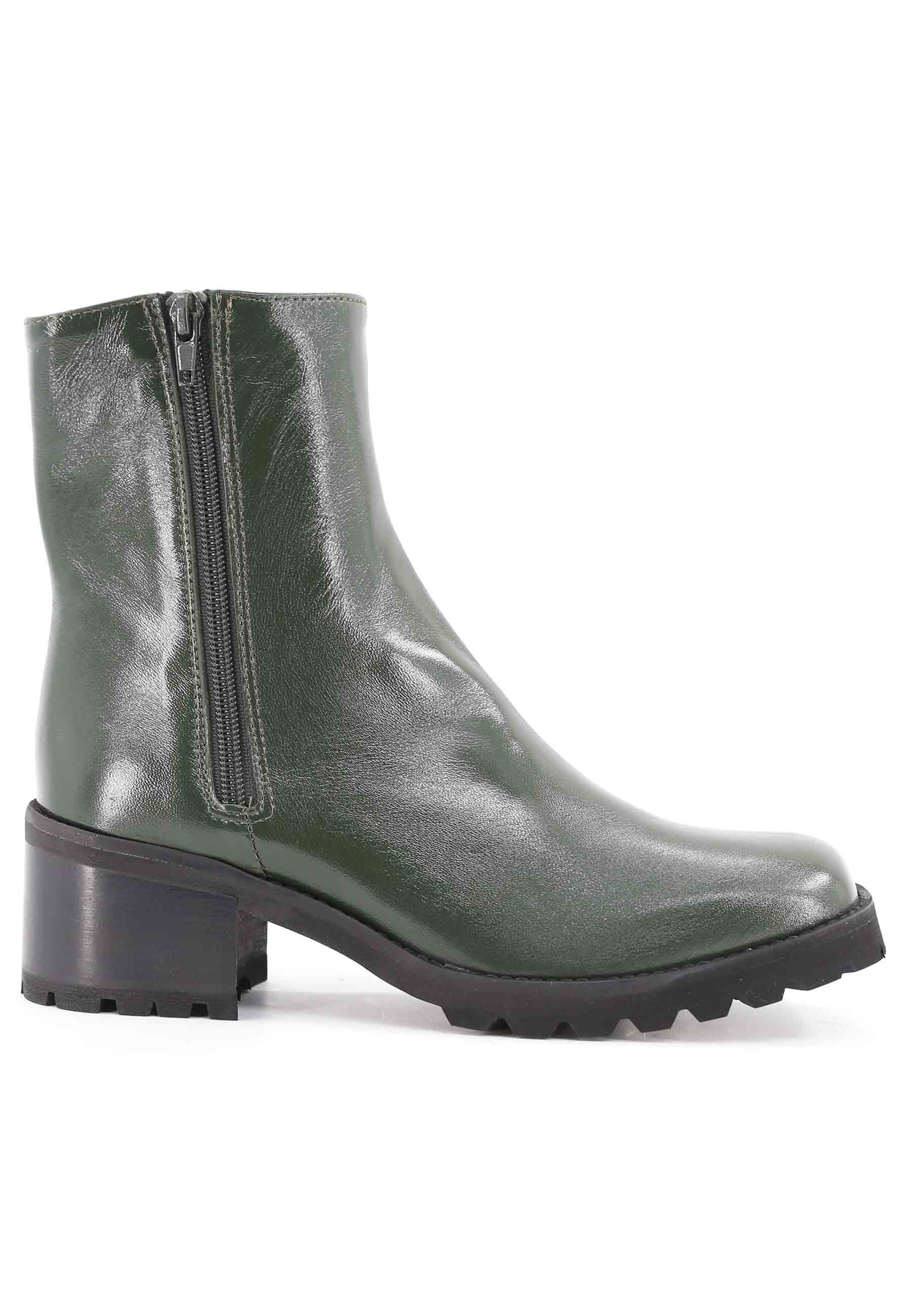 Bottines femme en cuir vert à semelle crantée en caoutchouc