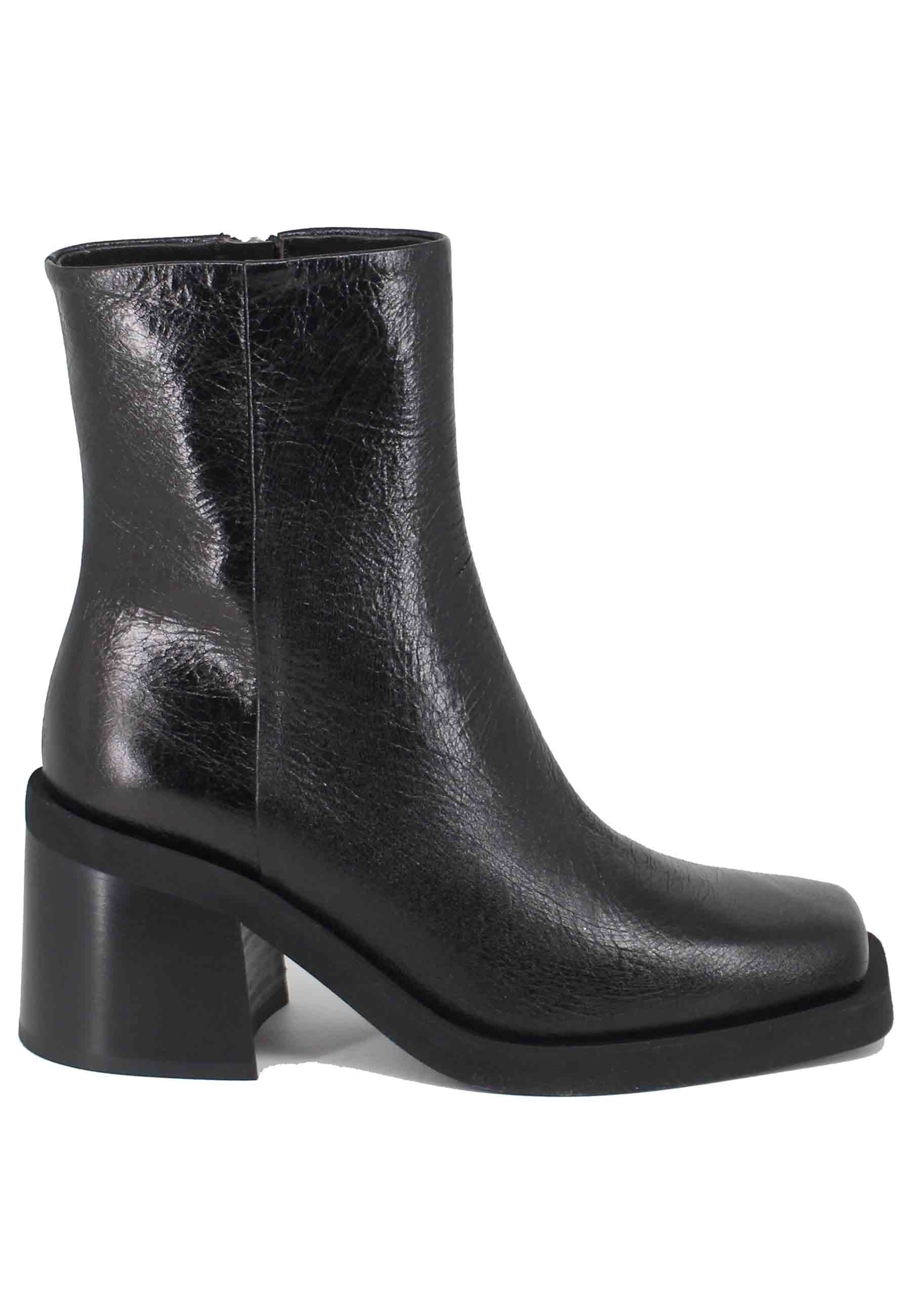 Women's ankle boots in black shiny leather with square toe