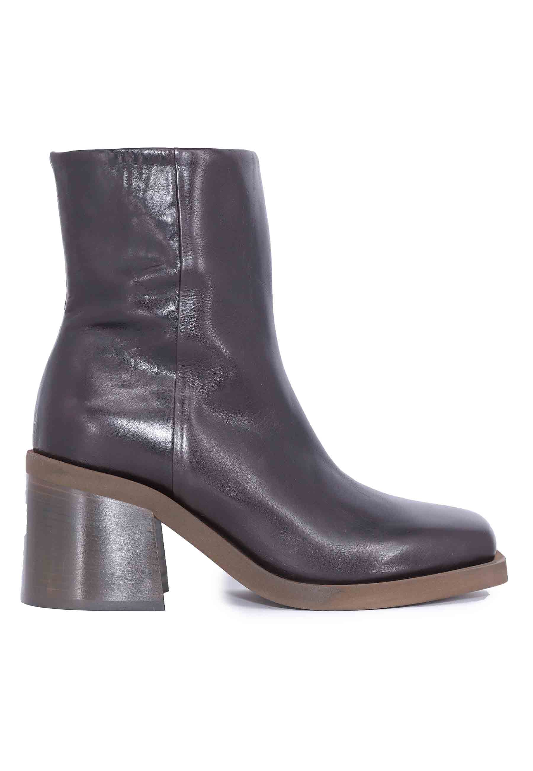 Women's ankle boots in brown shiny leather with square toe