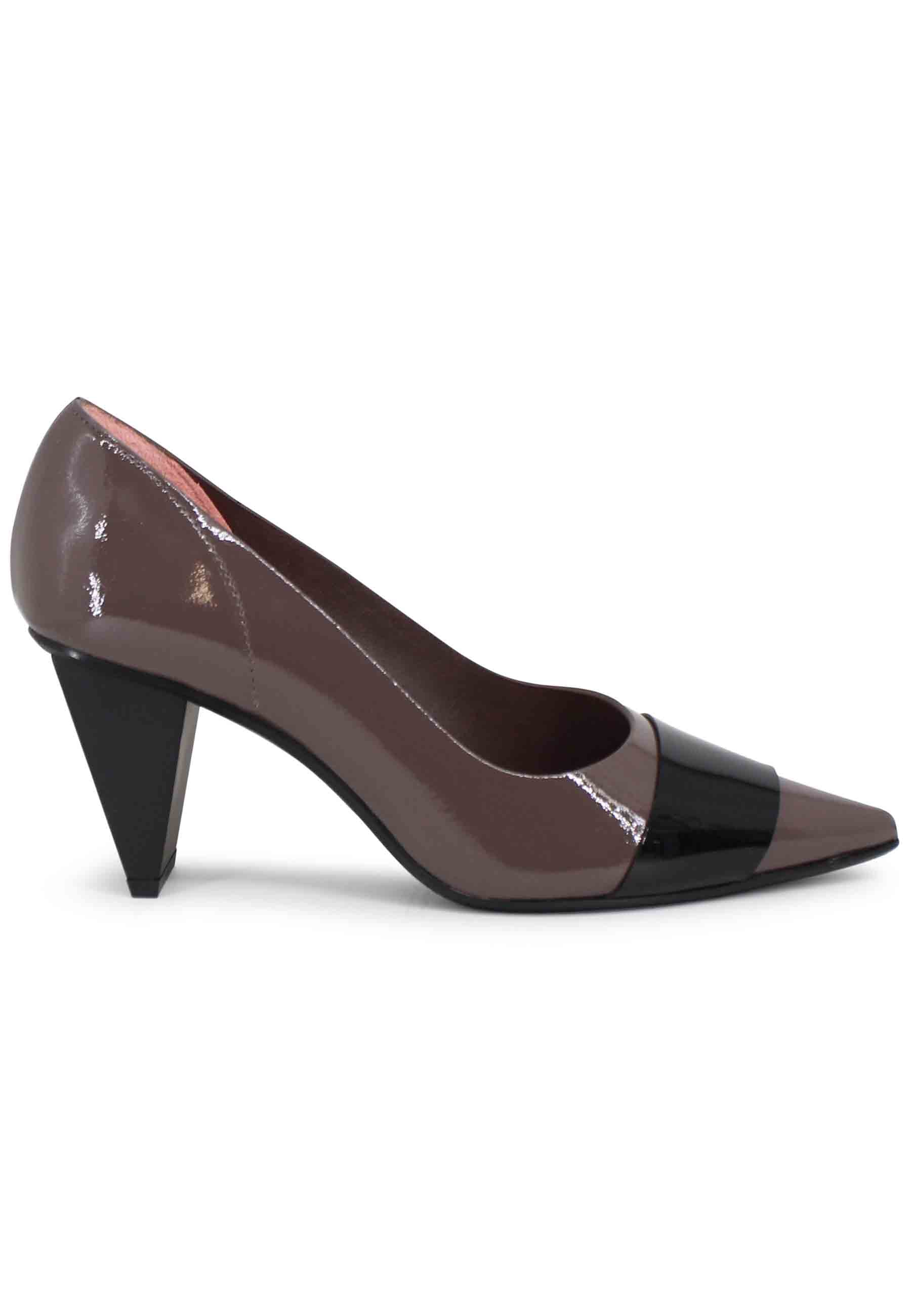 Women's gray patent leather pumps