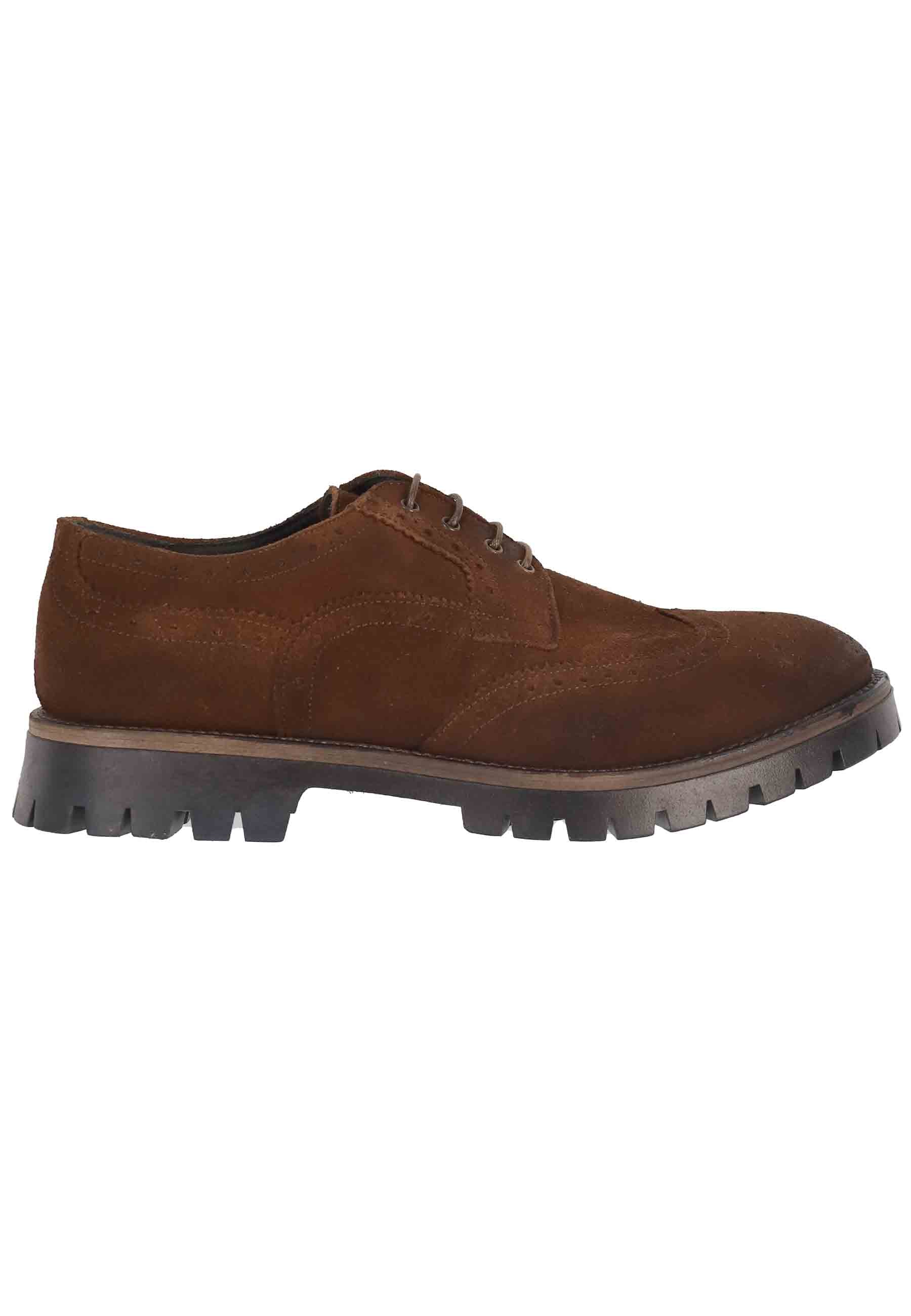 Men's lace-ups in leather suede with English stitching and lug sole