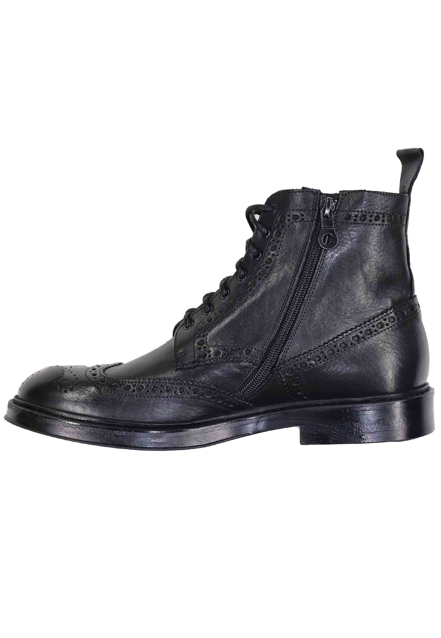 Men's lace-up ankle boots in black leather with stitching and rubber sole