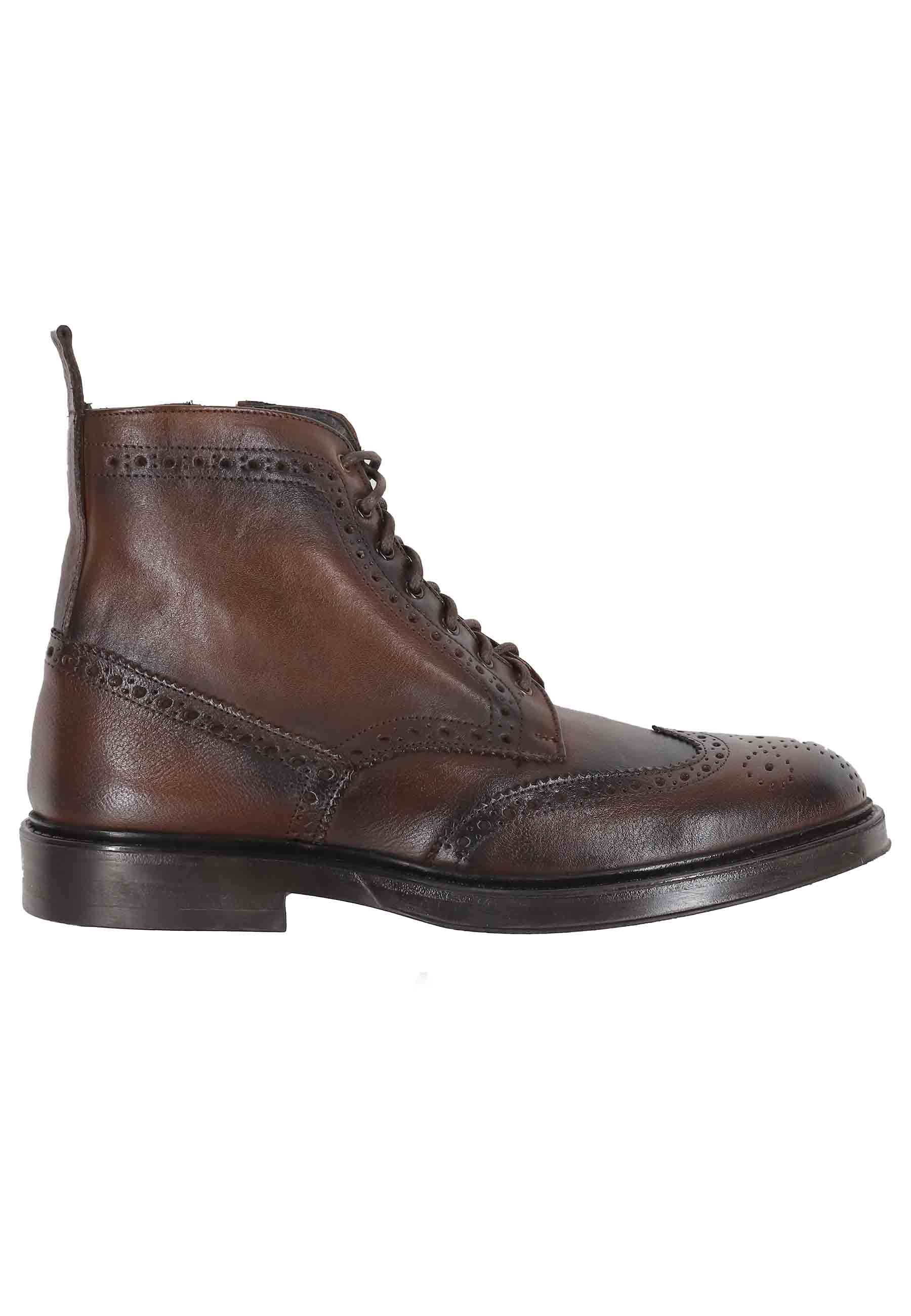 Men's lace-up ankle boots in tan leather with stitching and rubber sole