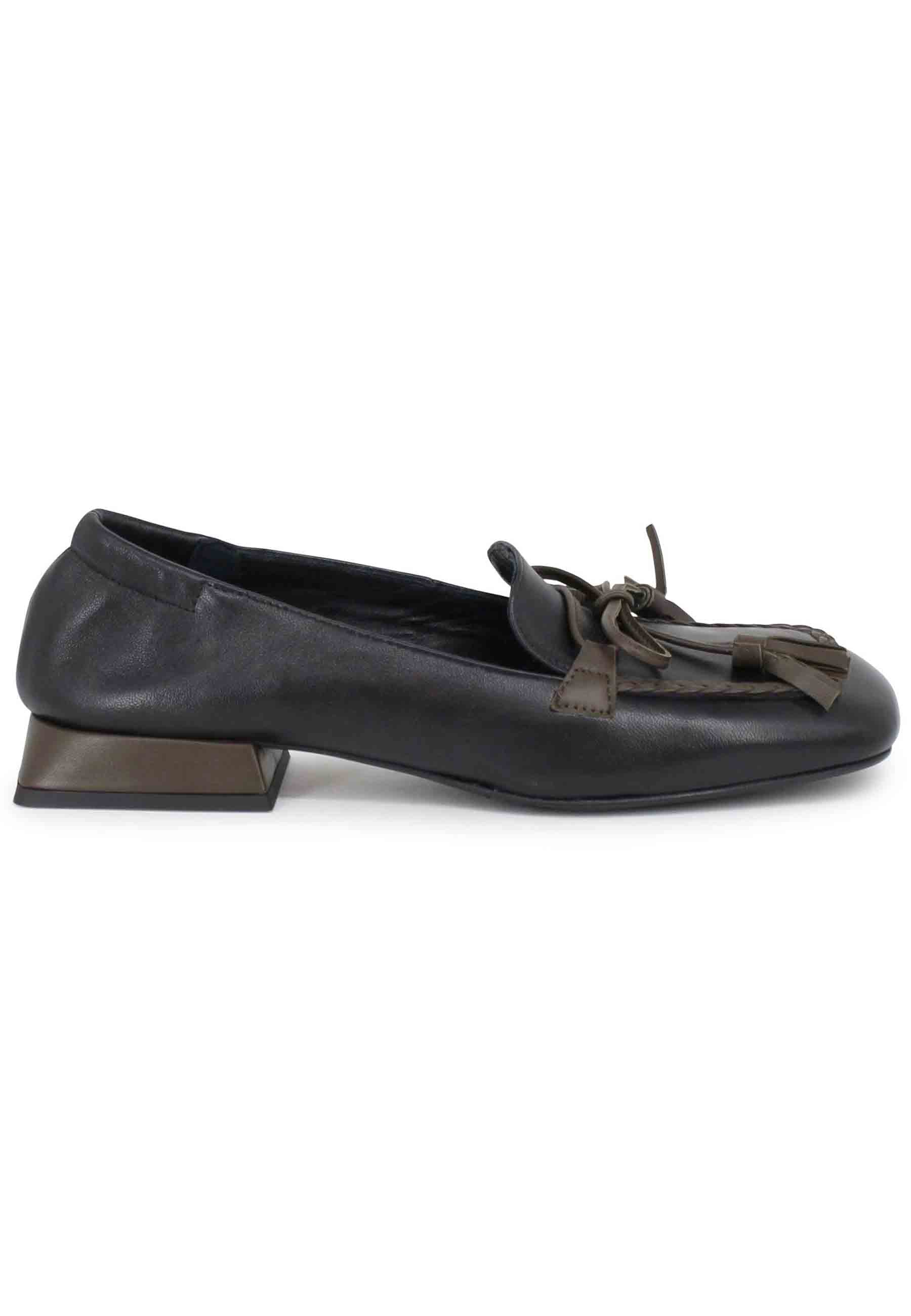 Spatarella Mocassini donna in pelle nera con nappine