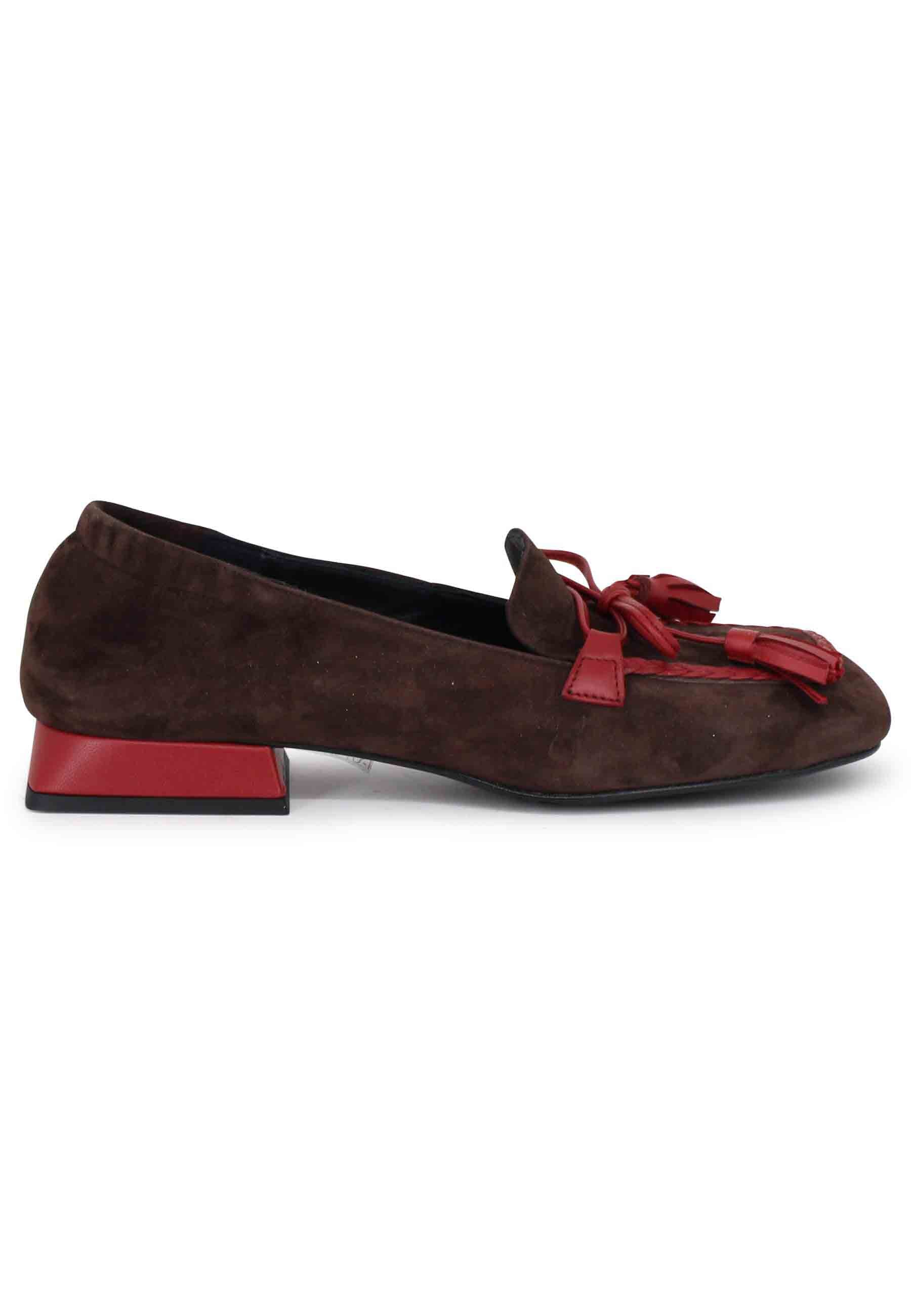 Mocassins femme marron en daim à pompons