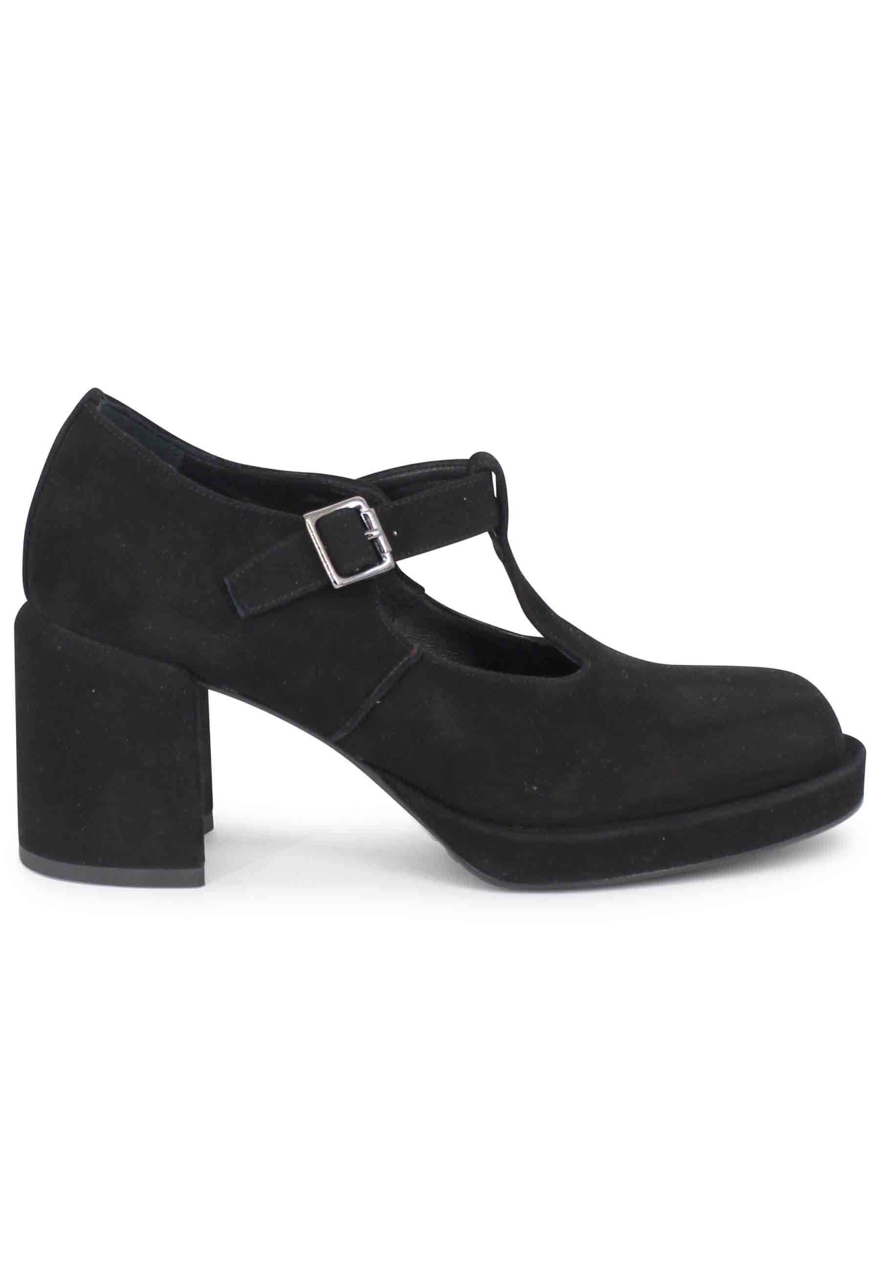 Women's decollete in black suede with heel and plateau