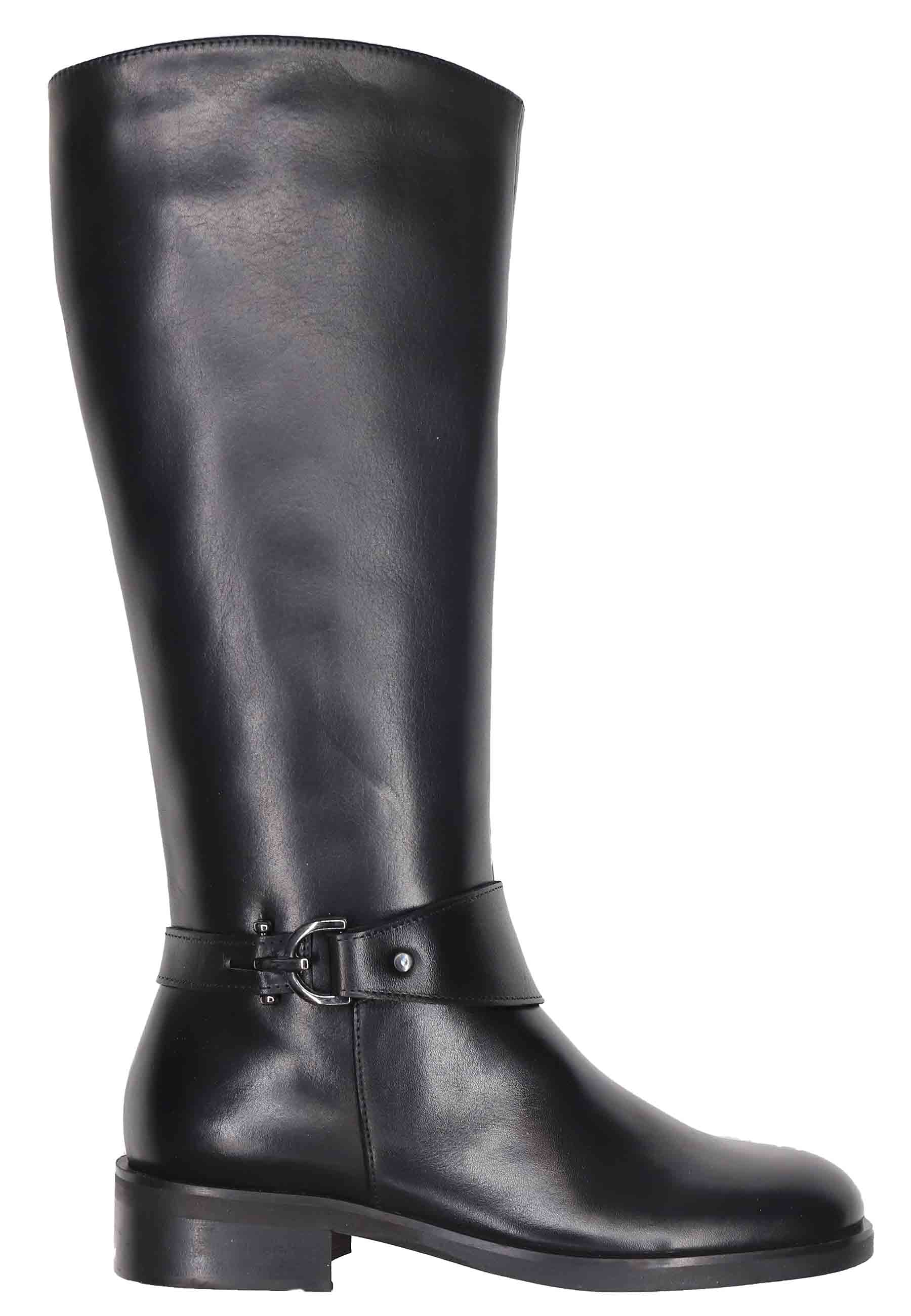 Boots femme en cuir noir à petit talon avec boucle