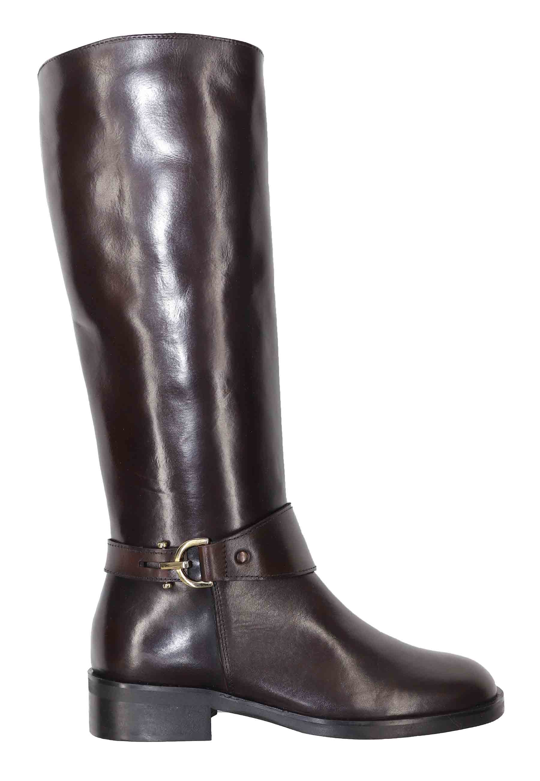 Boots femme en cuir marron à petit talon avec boucle