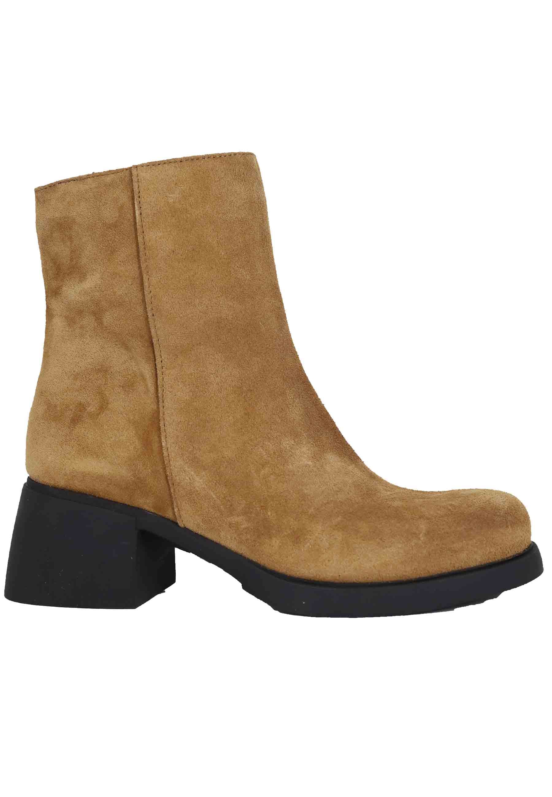 Women's ankle boots in leather suede with rubber sole and round toe
