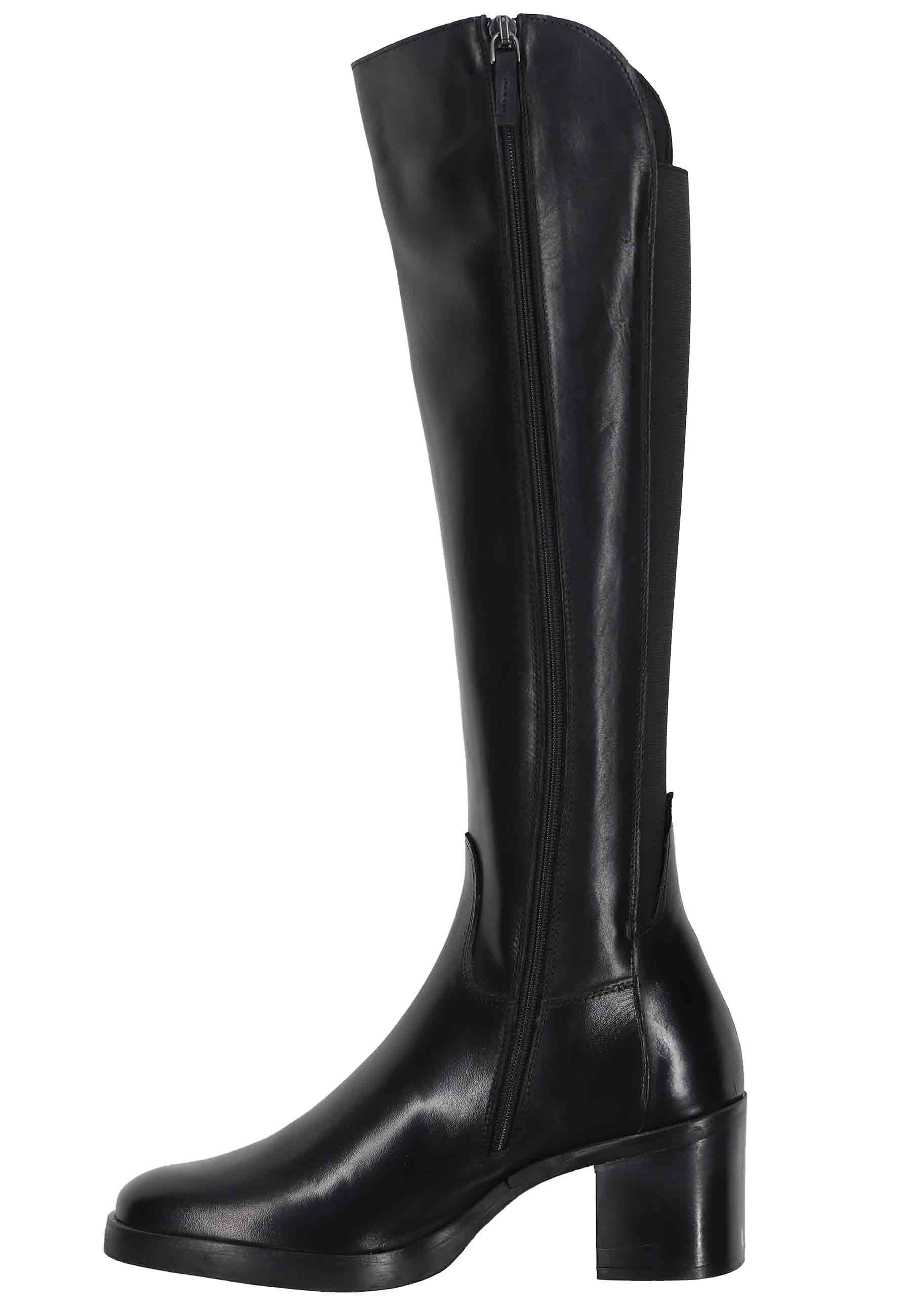 Women's black leather boots with knee gaiter and round toe