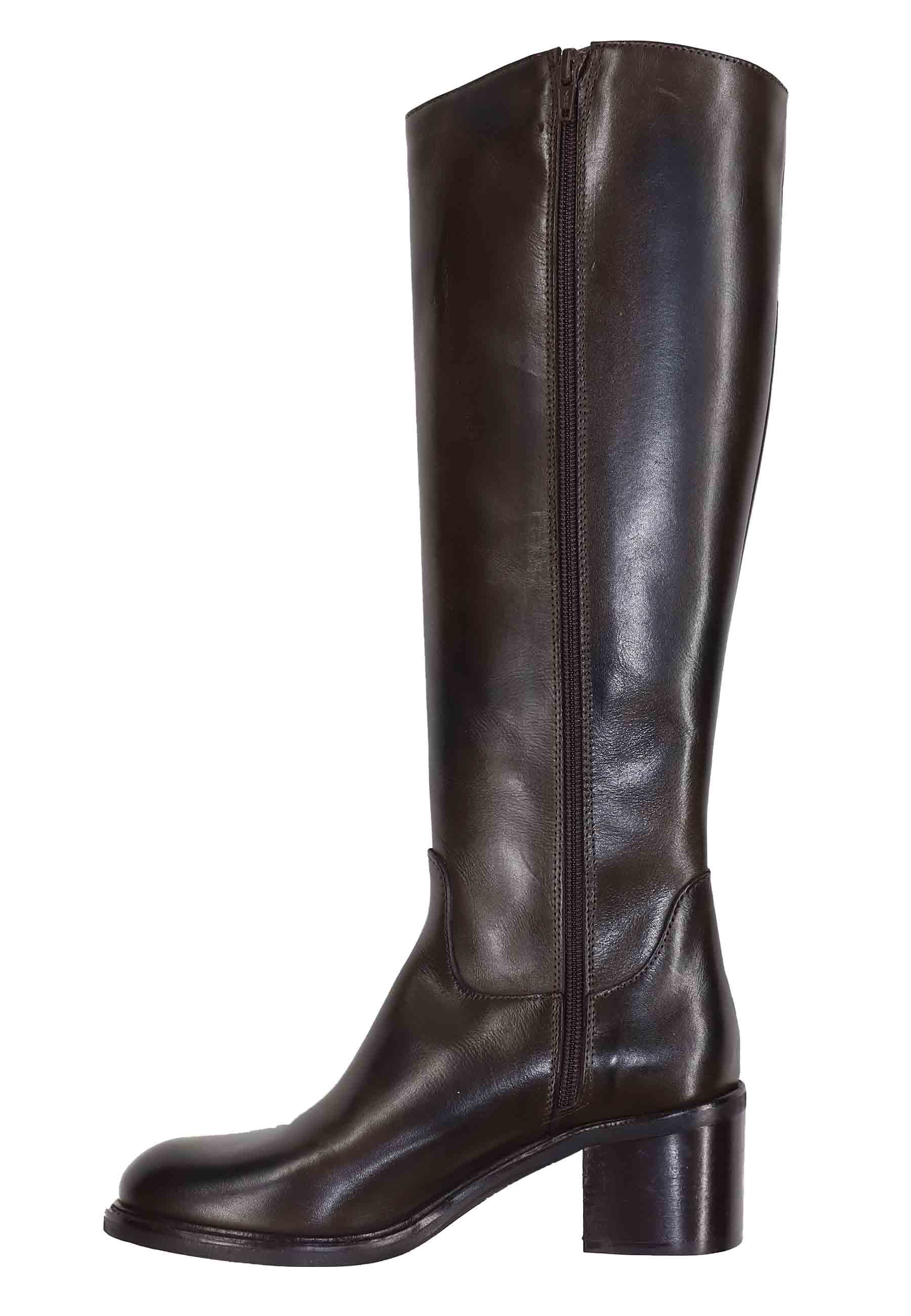 Women's boots in dark brown leather with leather heel and side strap