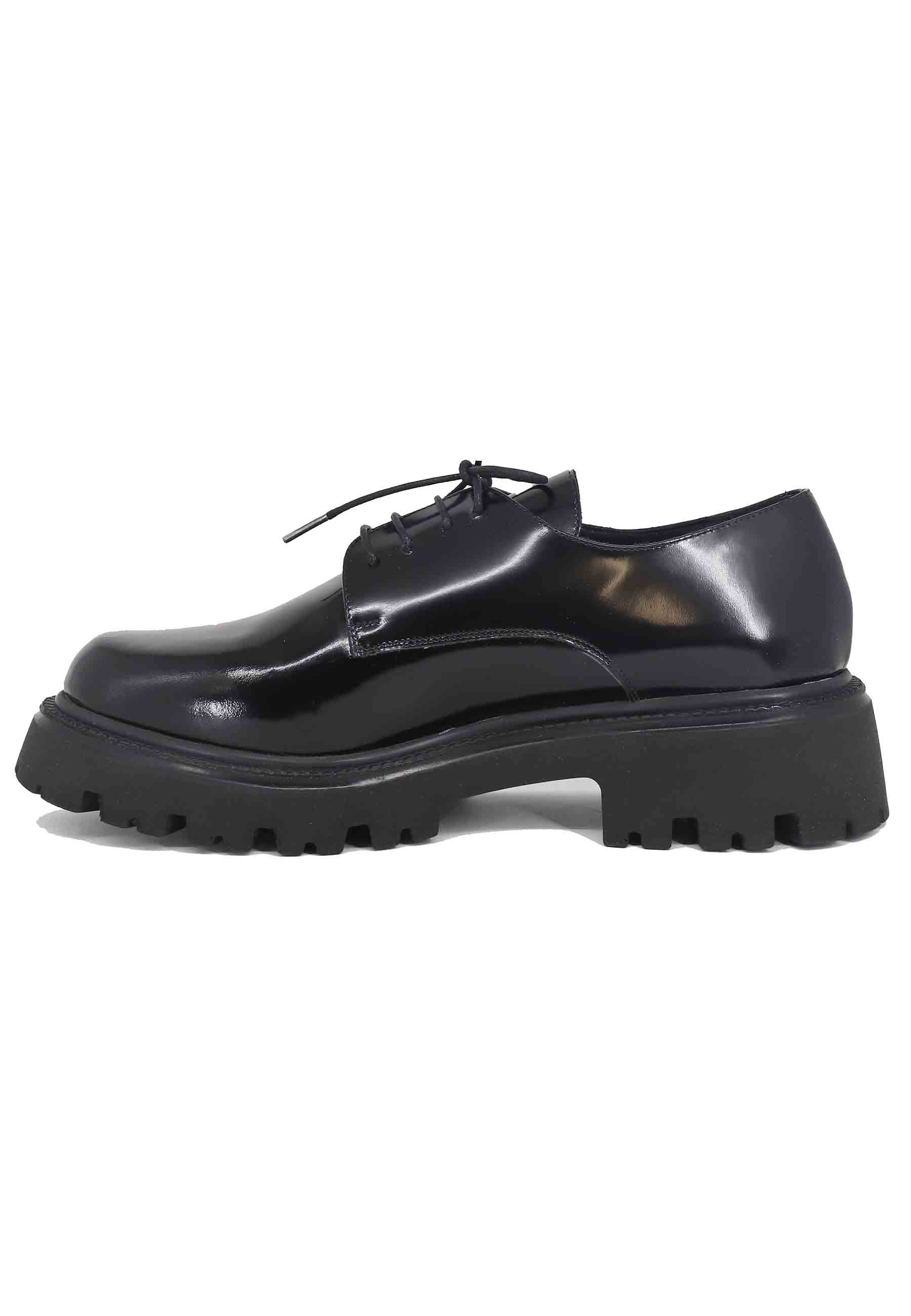 Women's lace-ups in black shiny leather with round toe