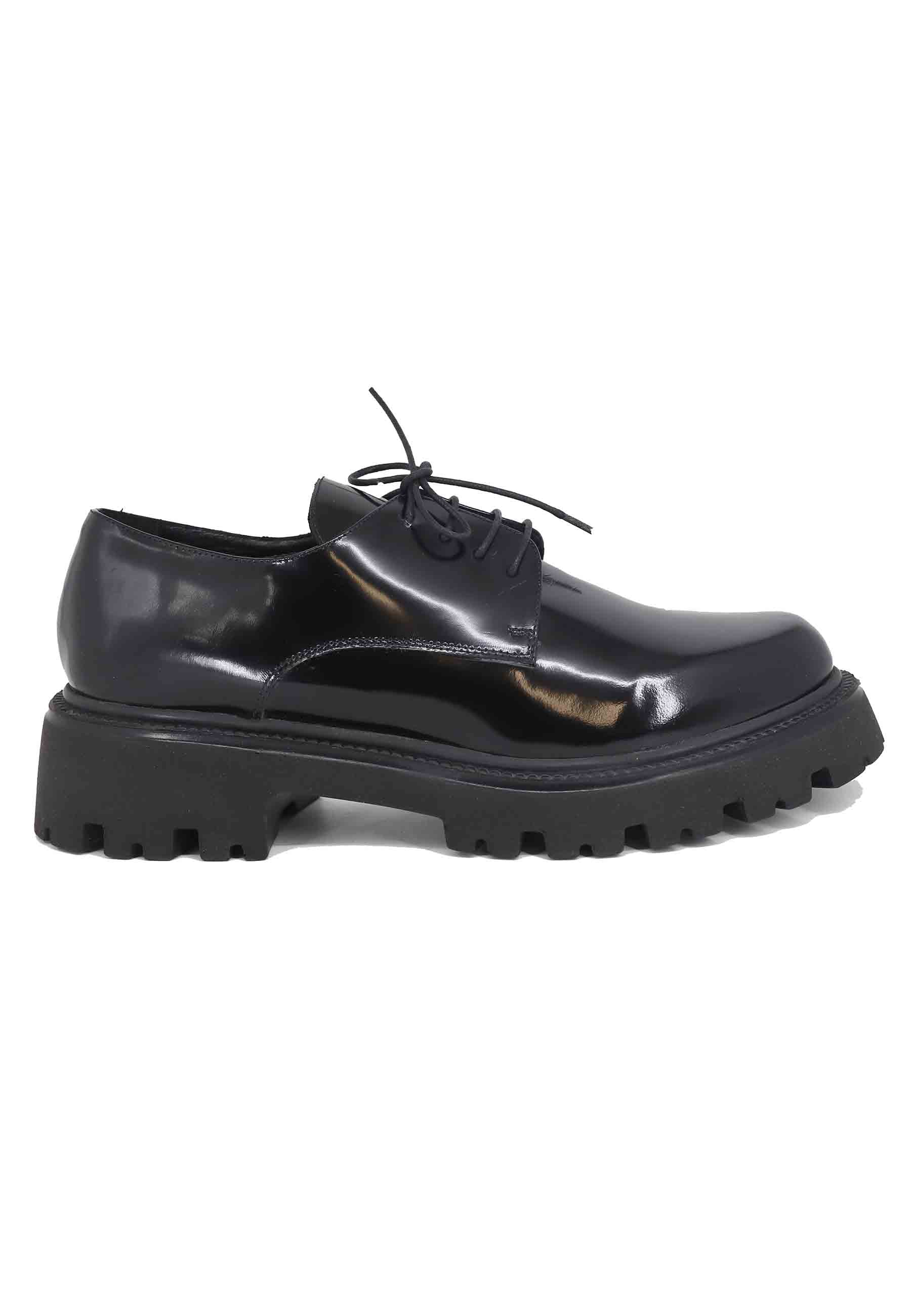 Women's lace-ups in black shiny leather with round toe