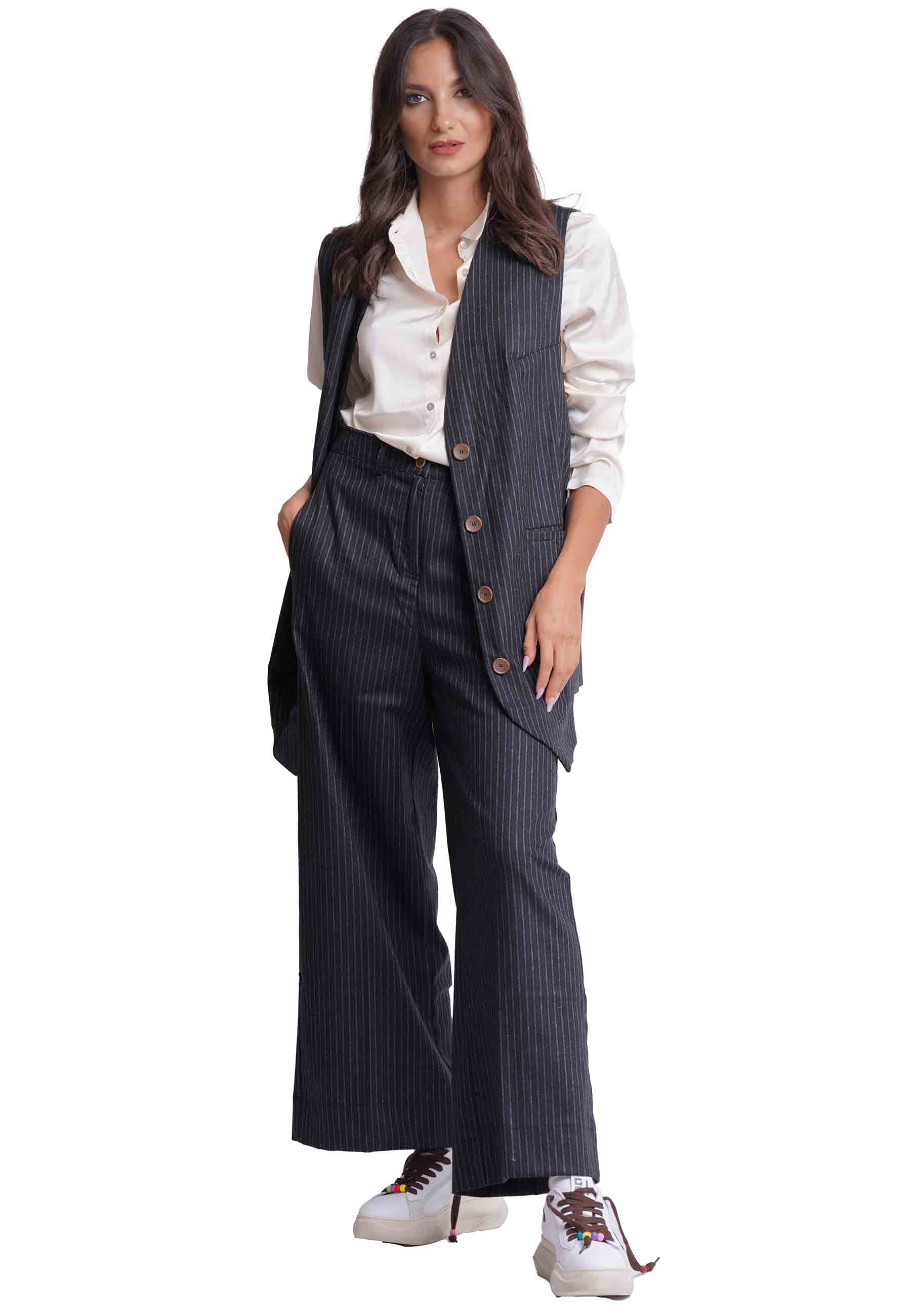 Maxi gilet pour femme à simple boutonnage à fines rayures noires