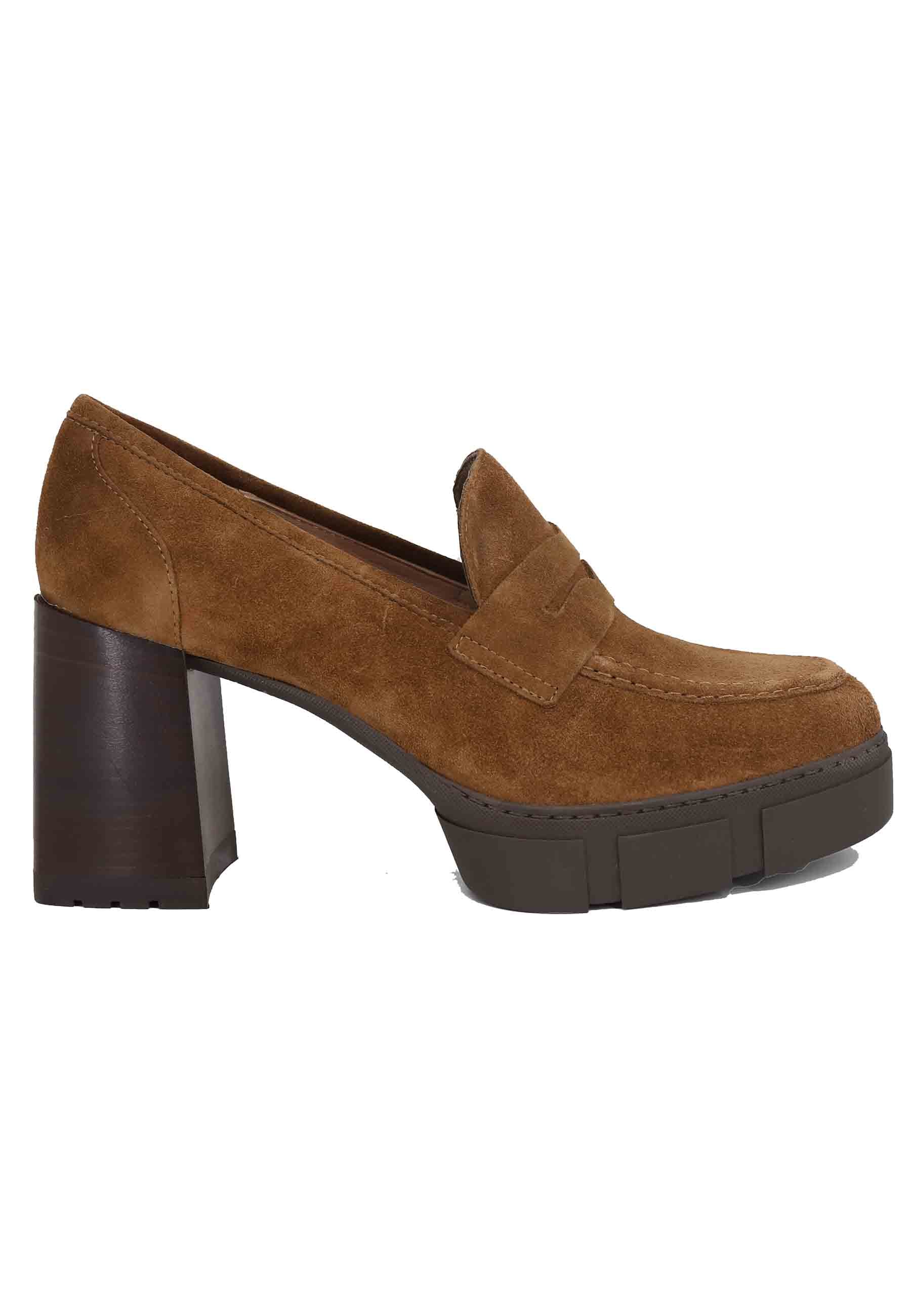 Women's moccasins in leather suede with high heel and plateau