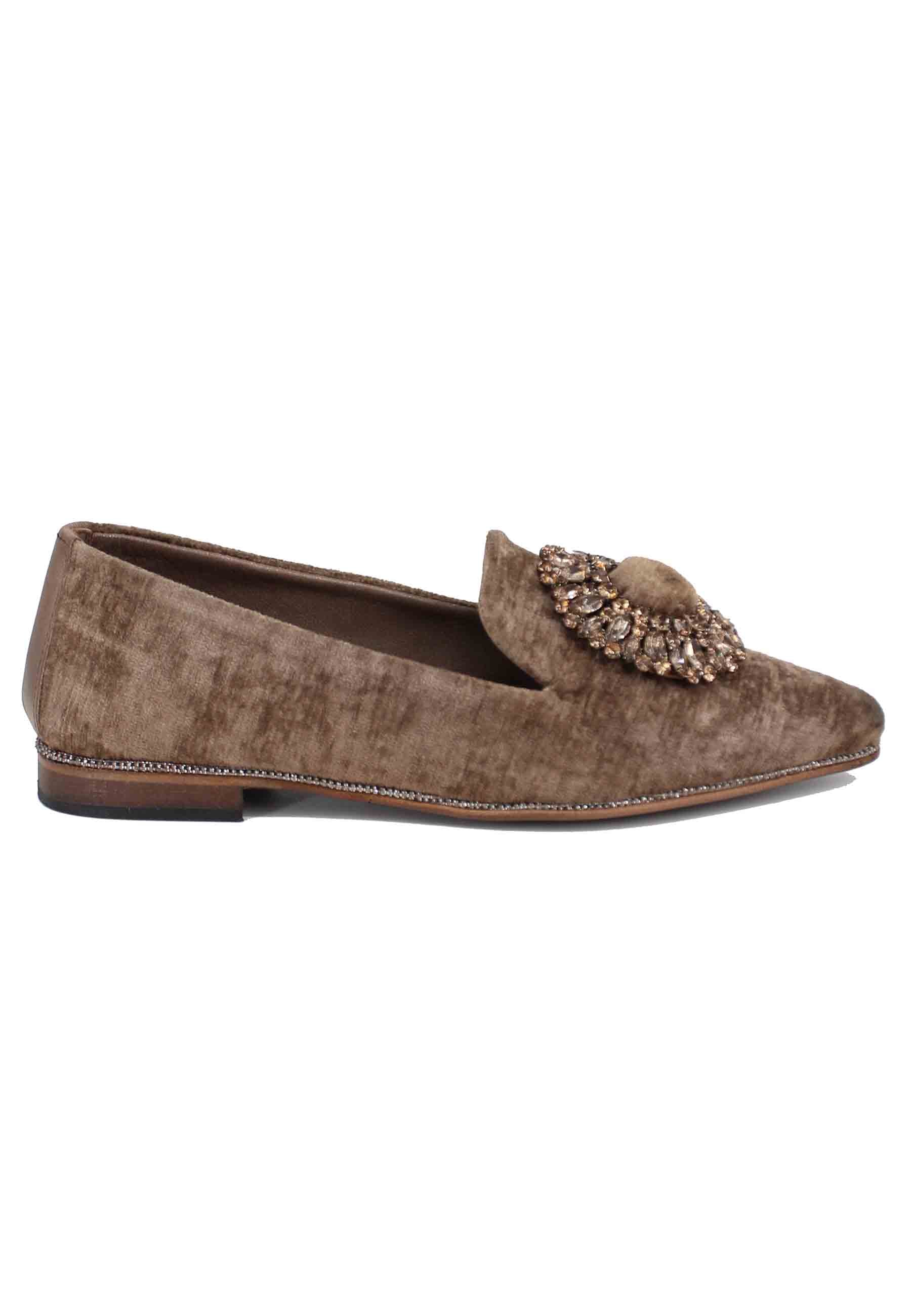 Women's moccasins in taupe velvet with buckle and low heel