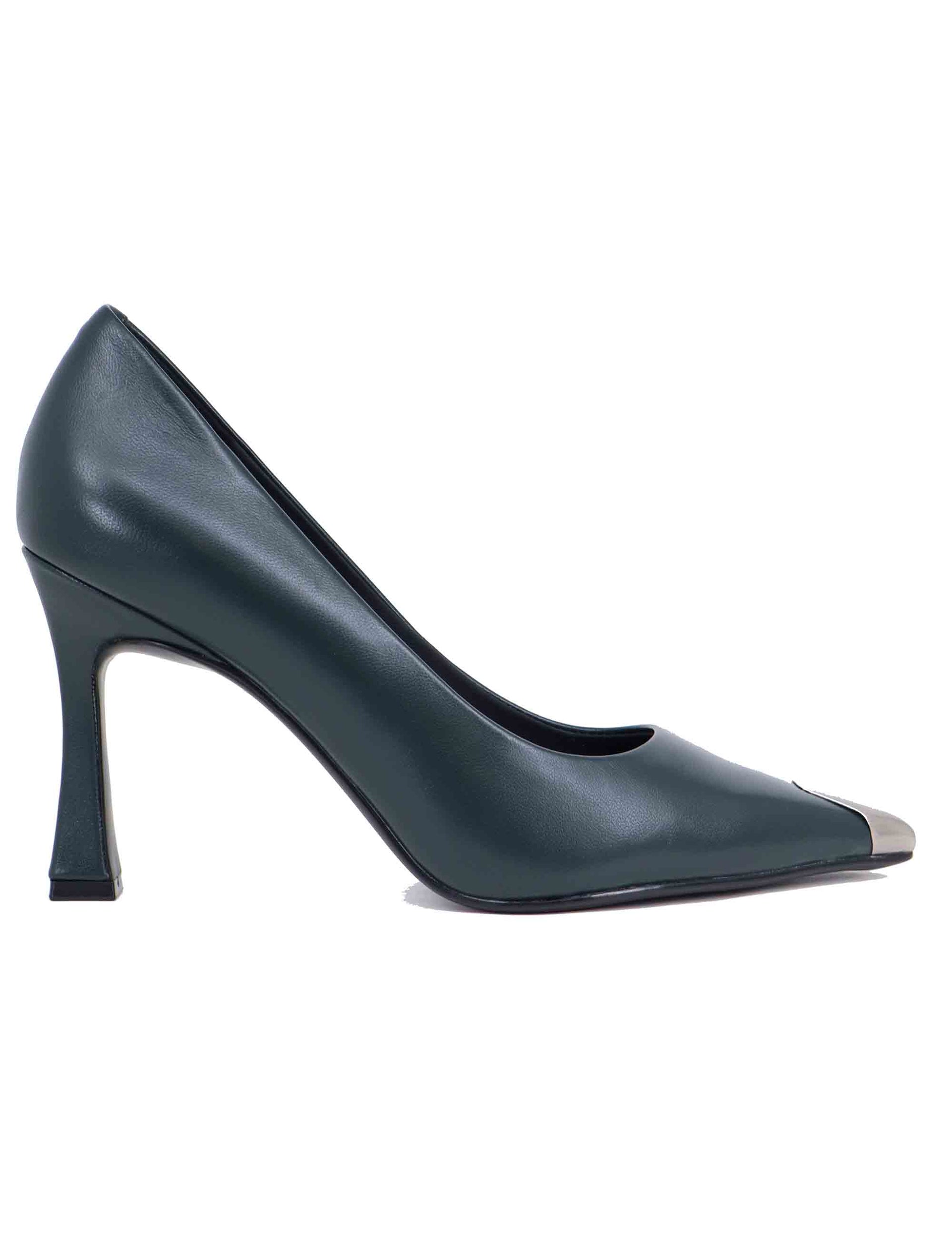 Women's green leather pumps with high heel and toe cap