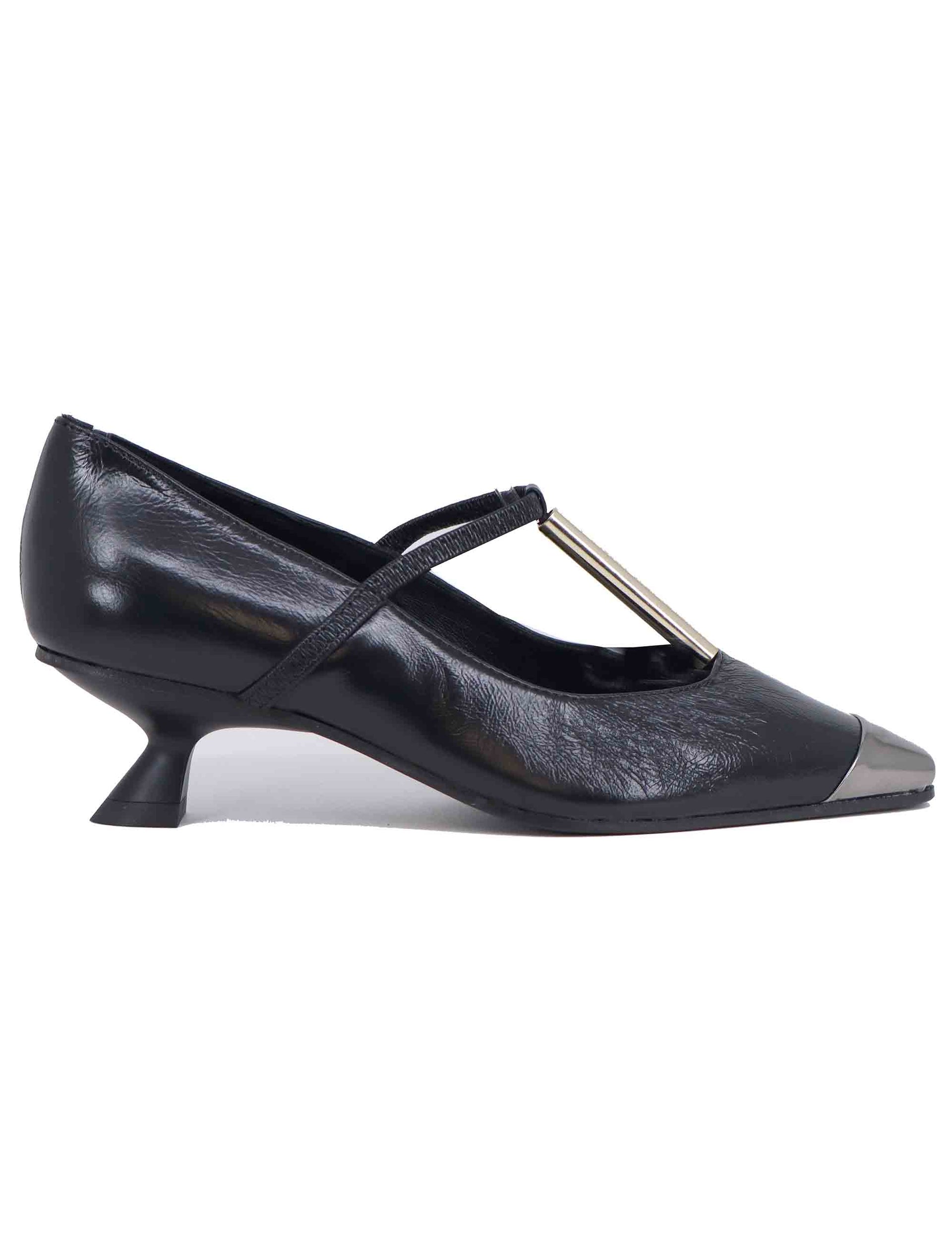 Women's black leather pumps with accessory