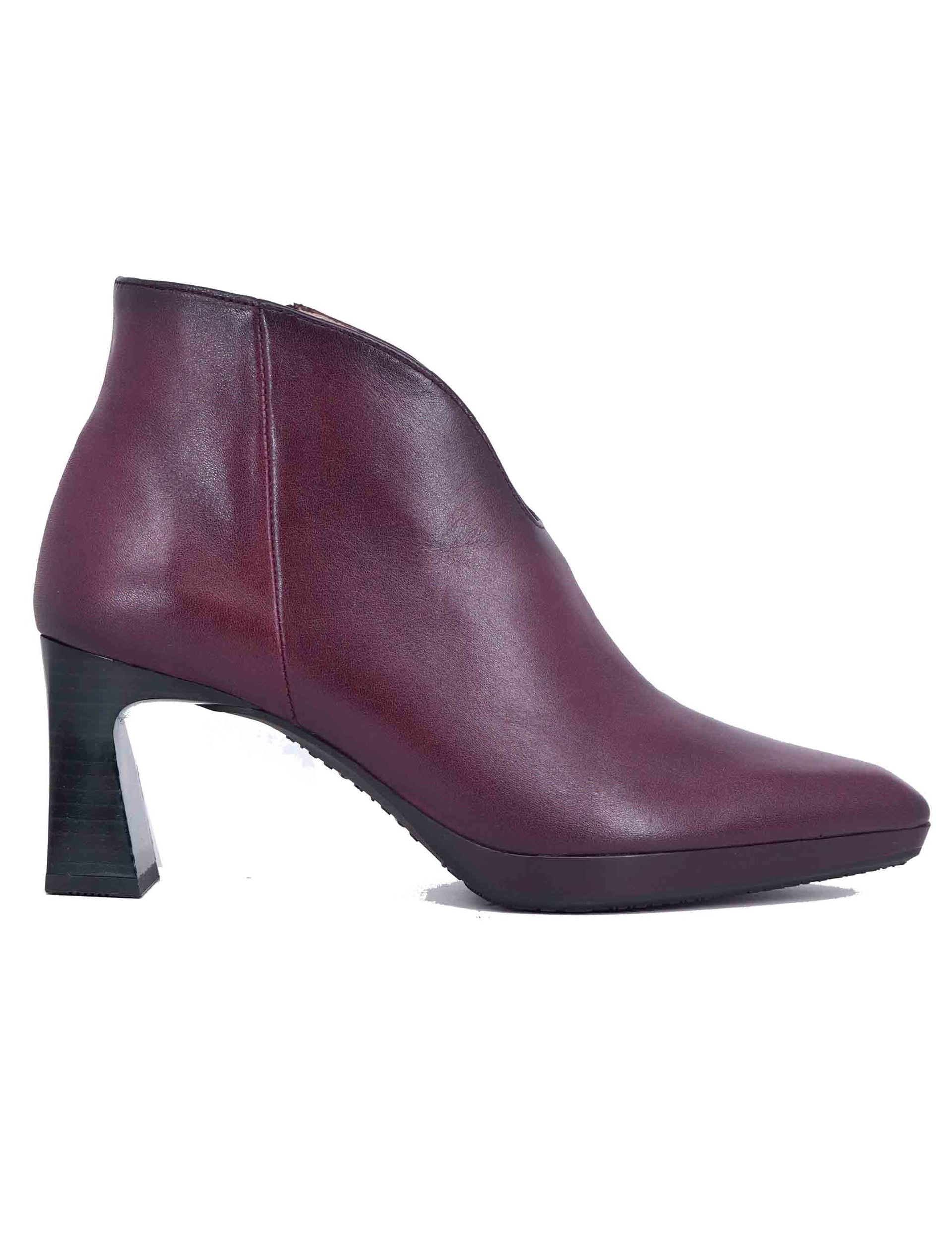 Women's ankle boots in burgundy leather