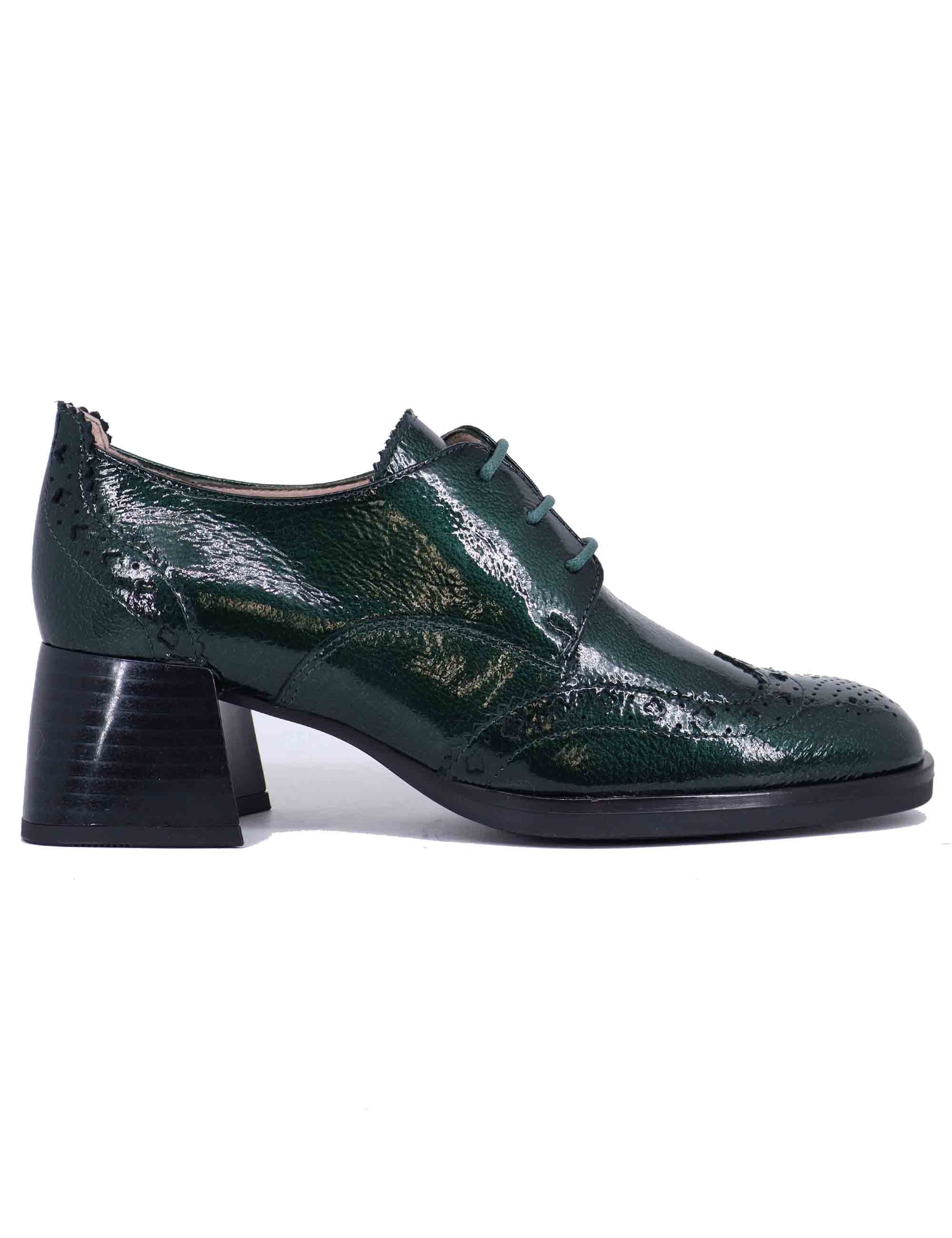 Women's lace-ups in green leather with stitching