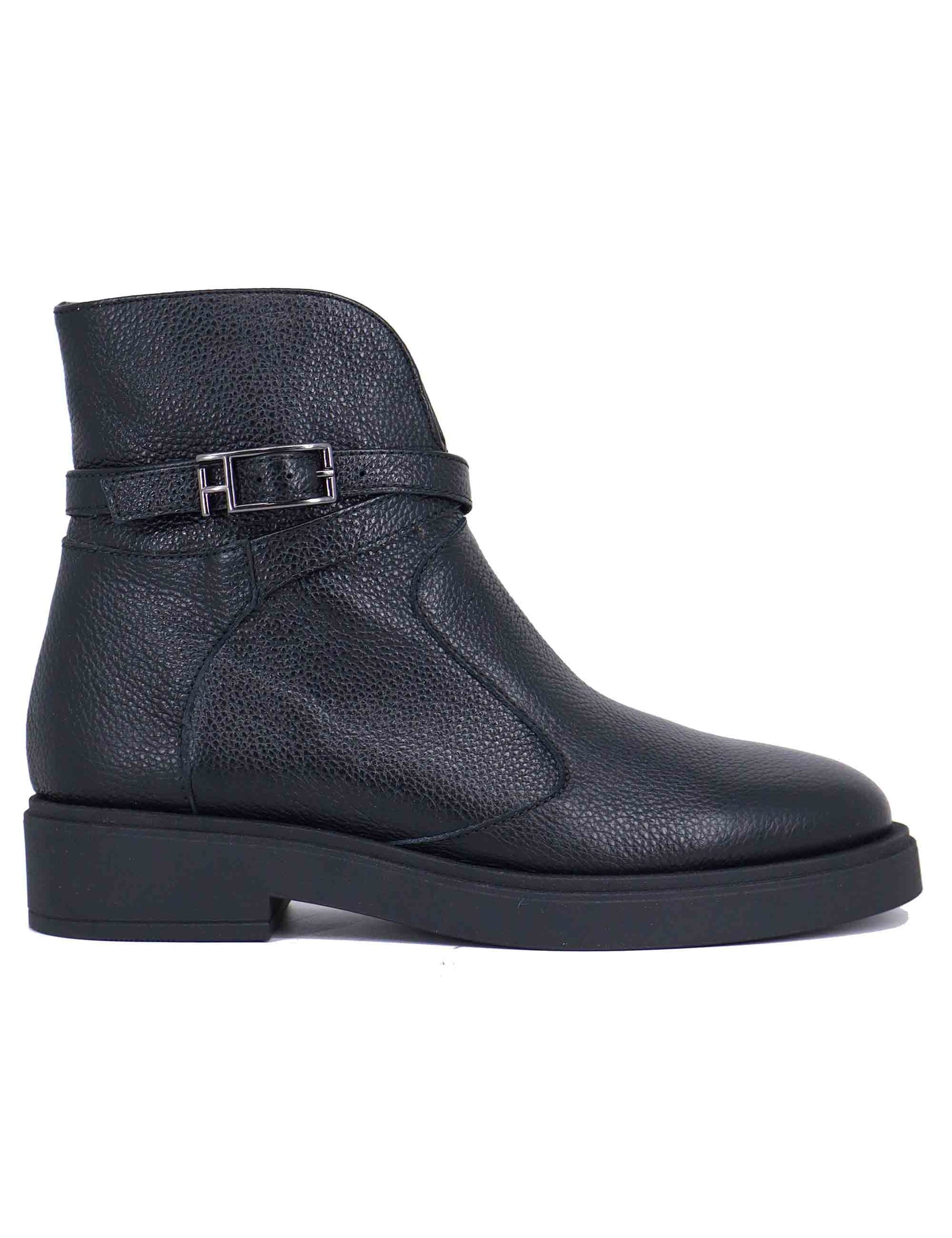 Women's ankle boots in black leather with ultra light sole