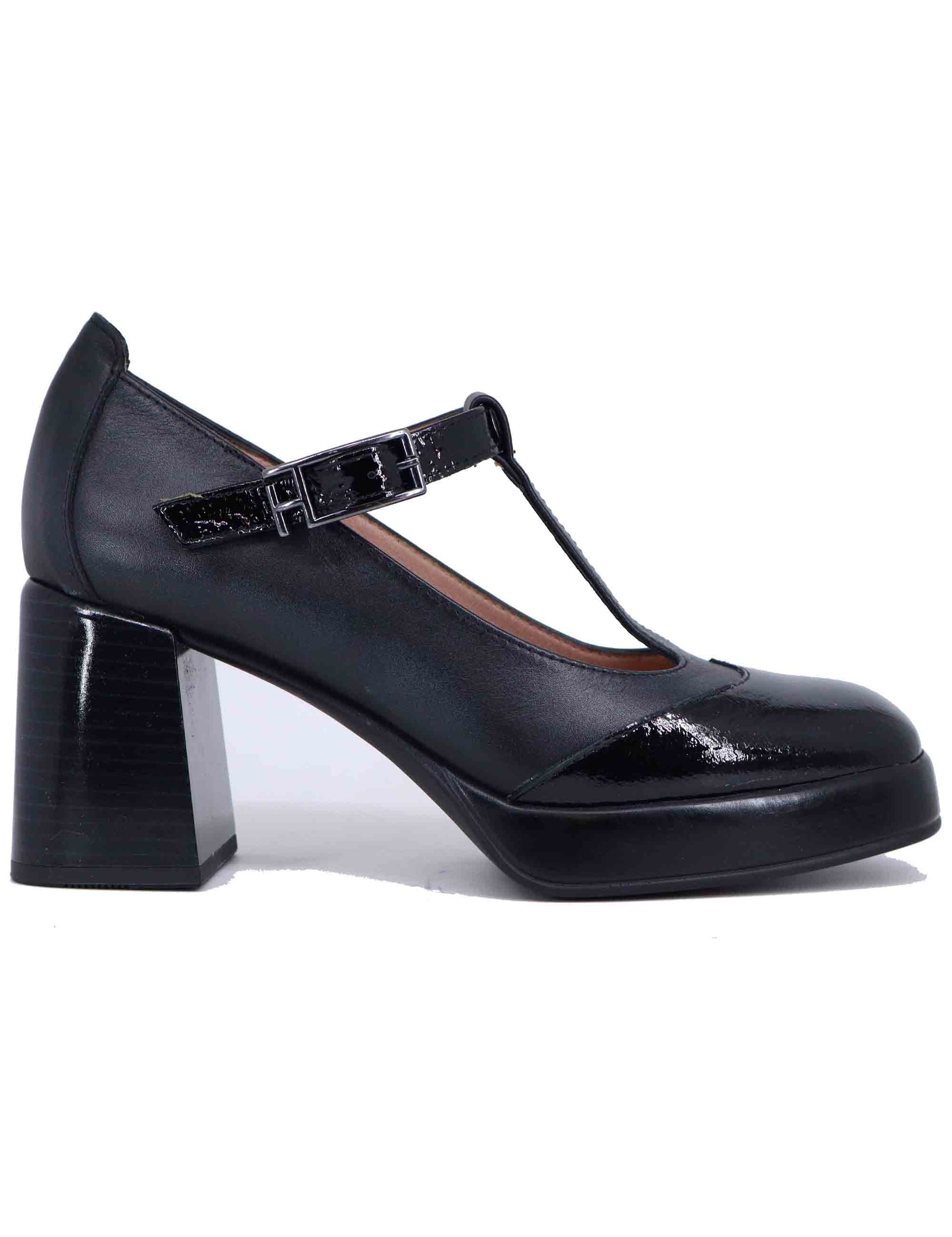 Women's black leather and patent leather pumps with straps