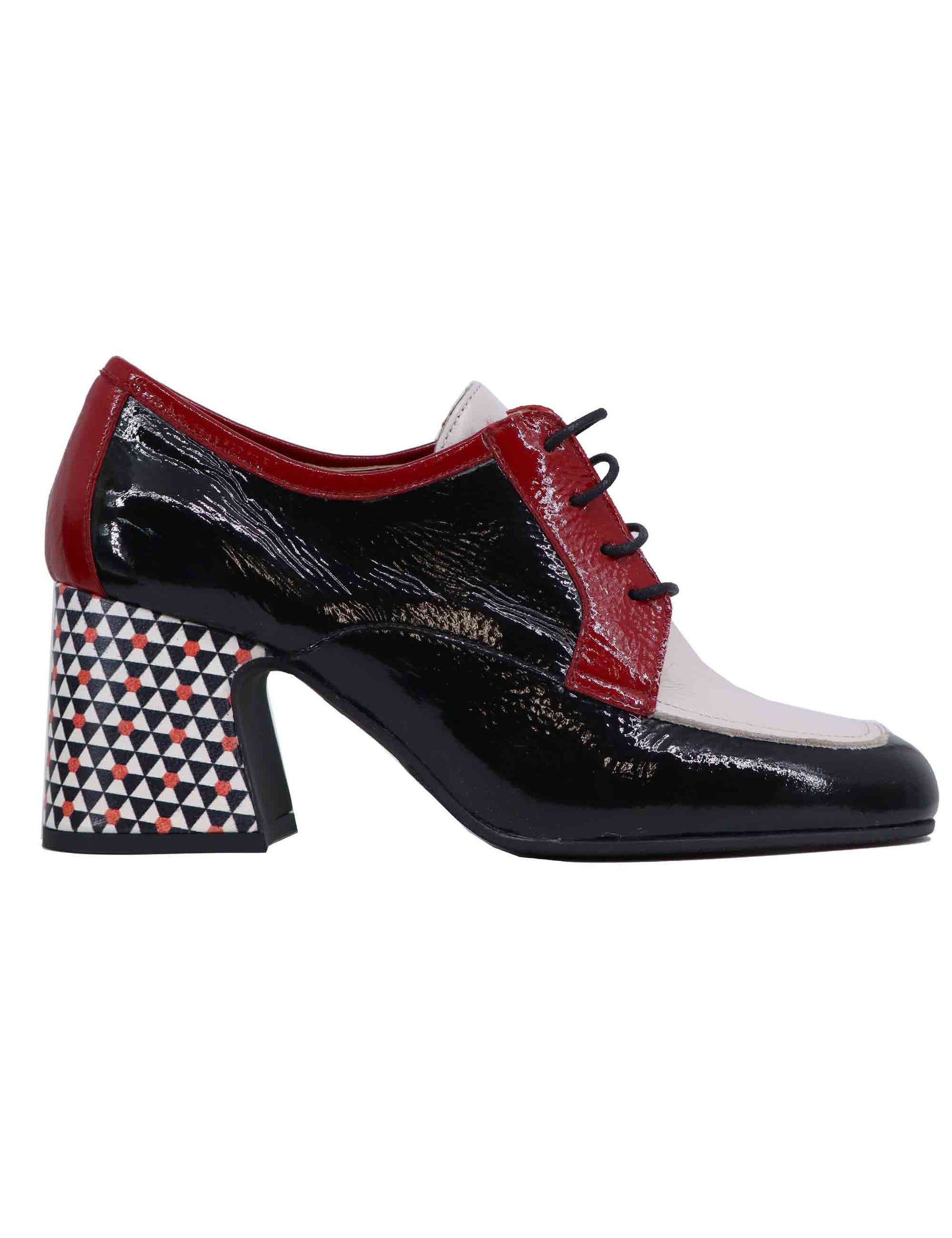 Women's black patent leather lace-ups